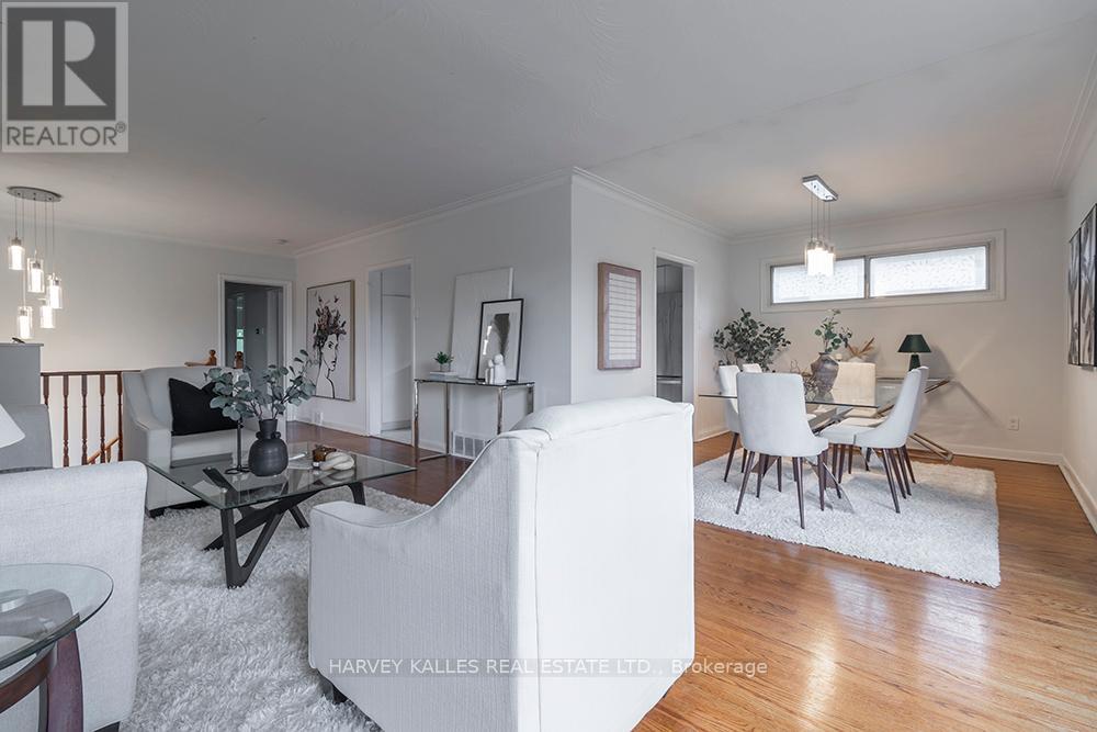 135 Combe Avenue, Toronto, Ontario  M3H 4K2 - Photo 10 - C13552950