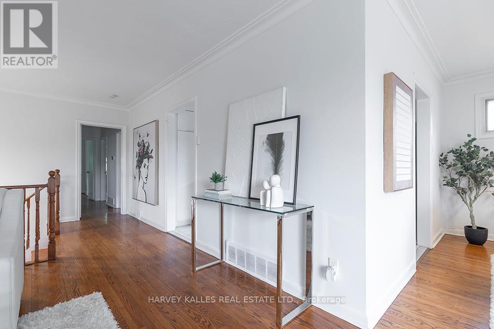 135 Combe Avenue, Toronto, Ontario  M3H 4K2 - Photo 8 - C13552950