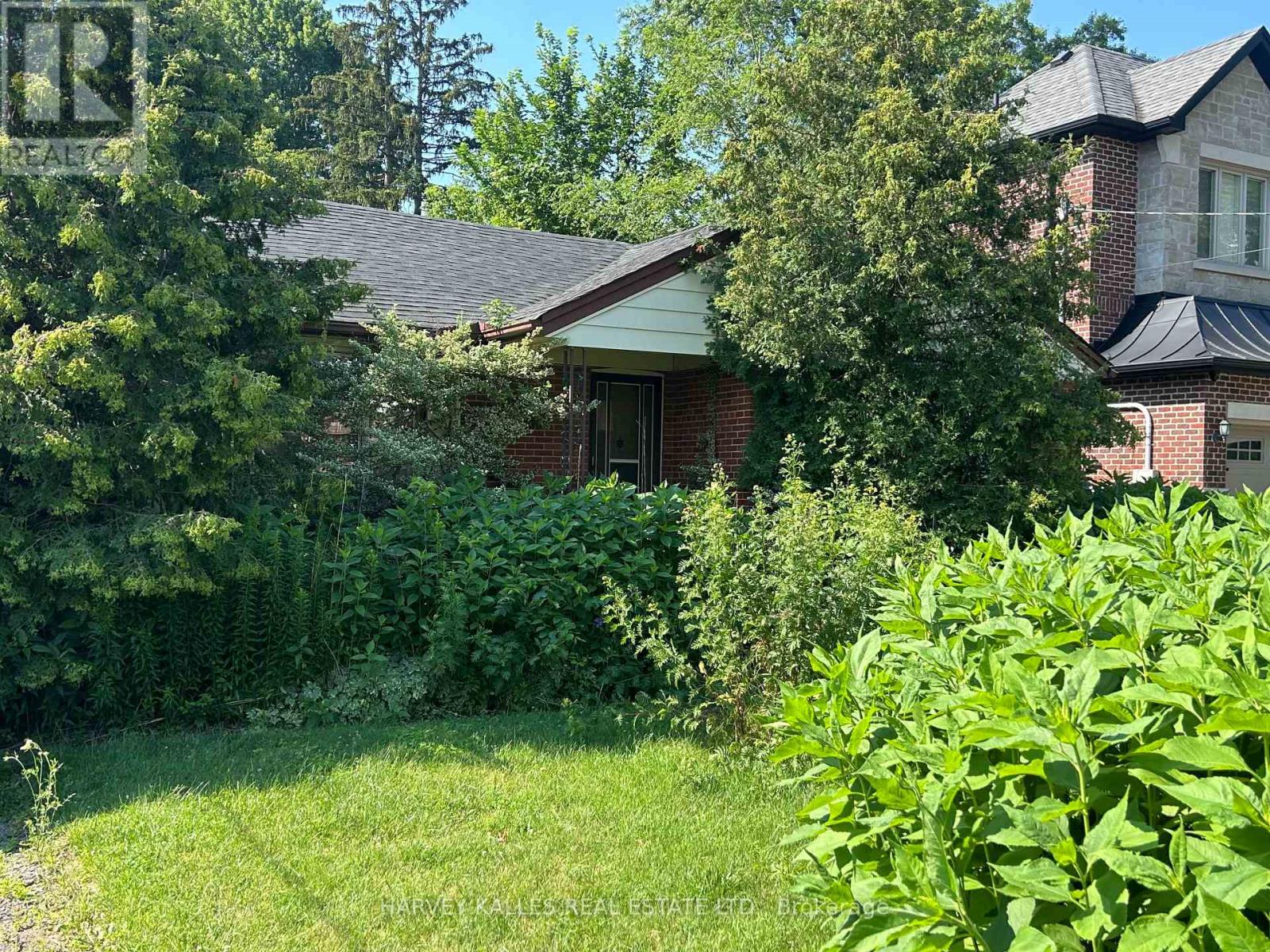9 Downing Street, Toronto, Ontario M9B 1E9 - Photo 2 - W13553028