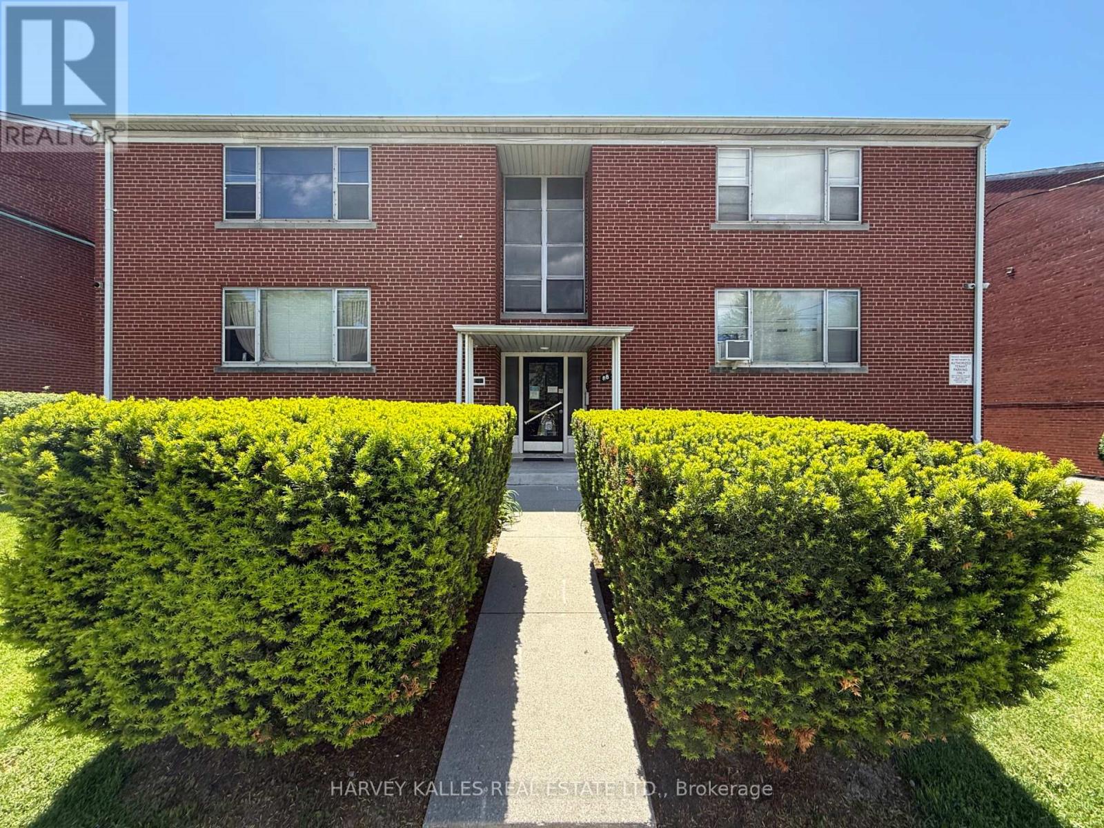 4 - 88 TRETHEWEY DRIVE, Toronto, Ontario
