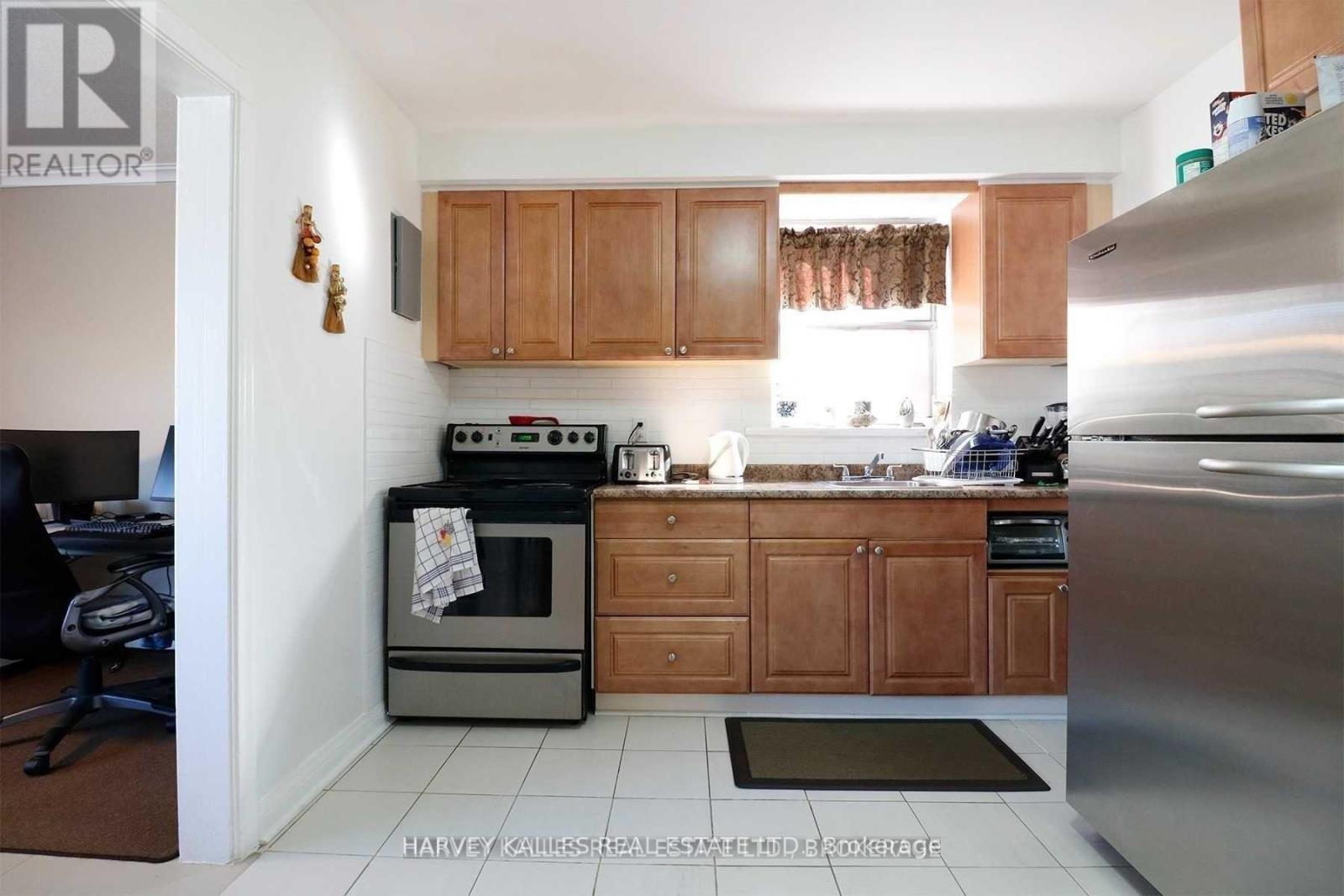 4 - 88 Trethewey Drive, Toronto, Ontario M6M 4B4 - Photo 10 - W13555654
