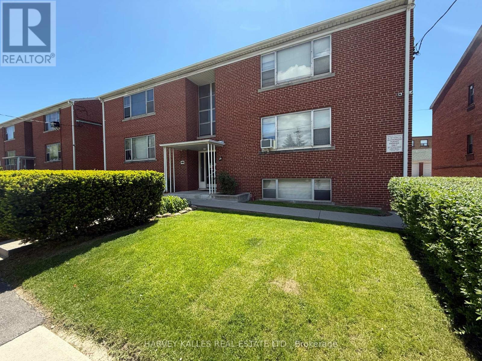 4 - 88 Trethewey Drive, Toronto, Ontario M6M 4B4 - Photo 2 - W13555654