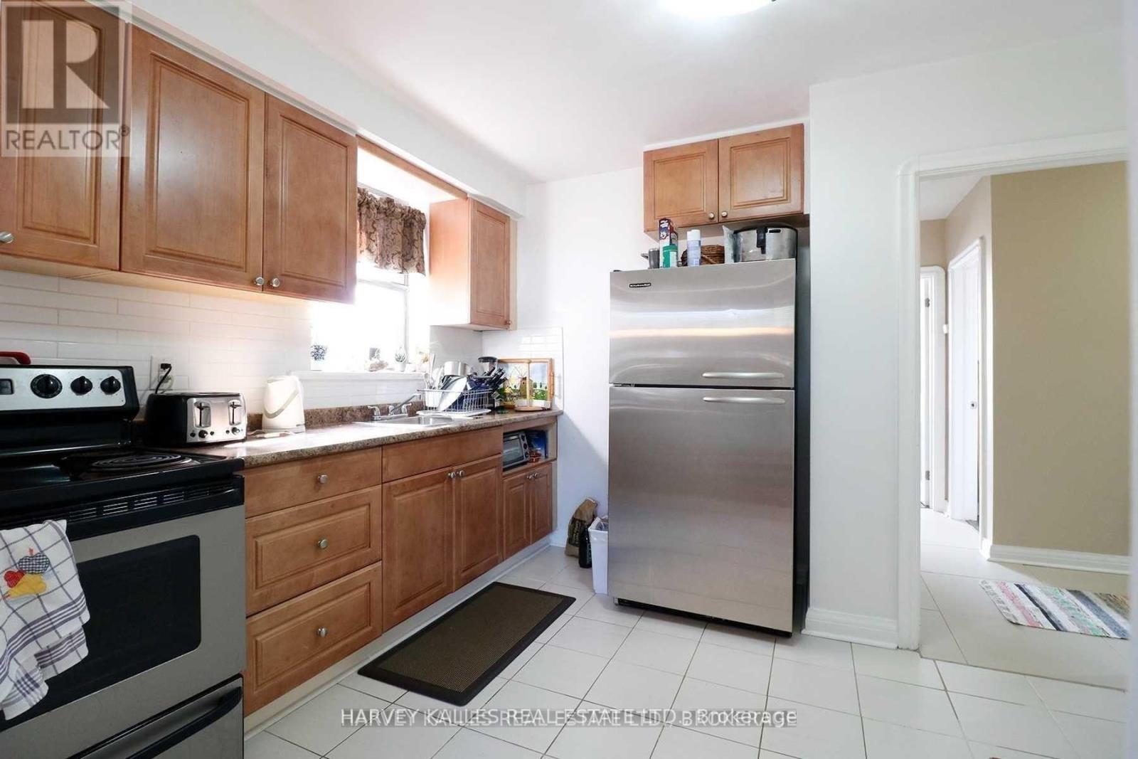 4 - 88 Trethewey Drive, Toronto, Ontario M6M 4B4 - Photo 8 - W13555654