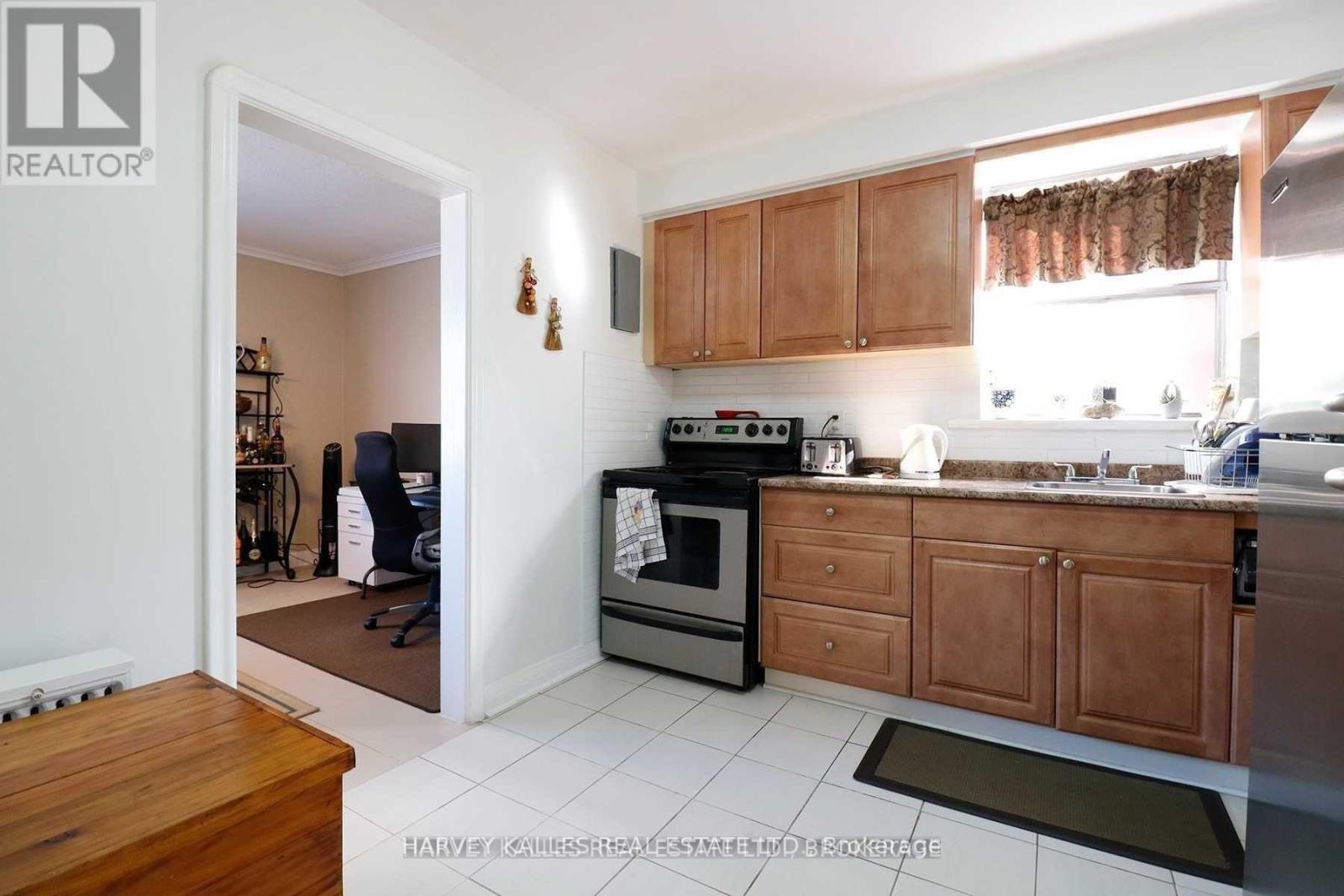 4 - 88 Trethewey Drive, Toronto, Ontario M6M 4B4 - Photo 9 - W13555654