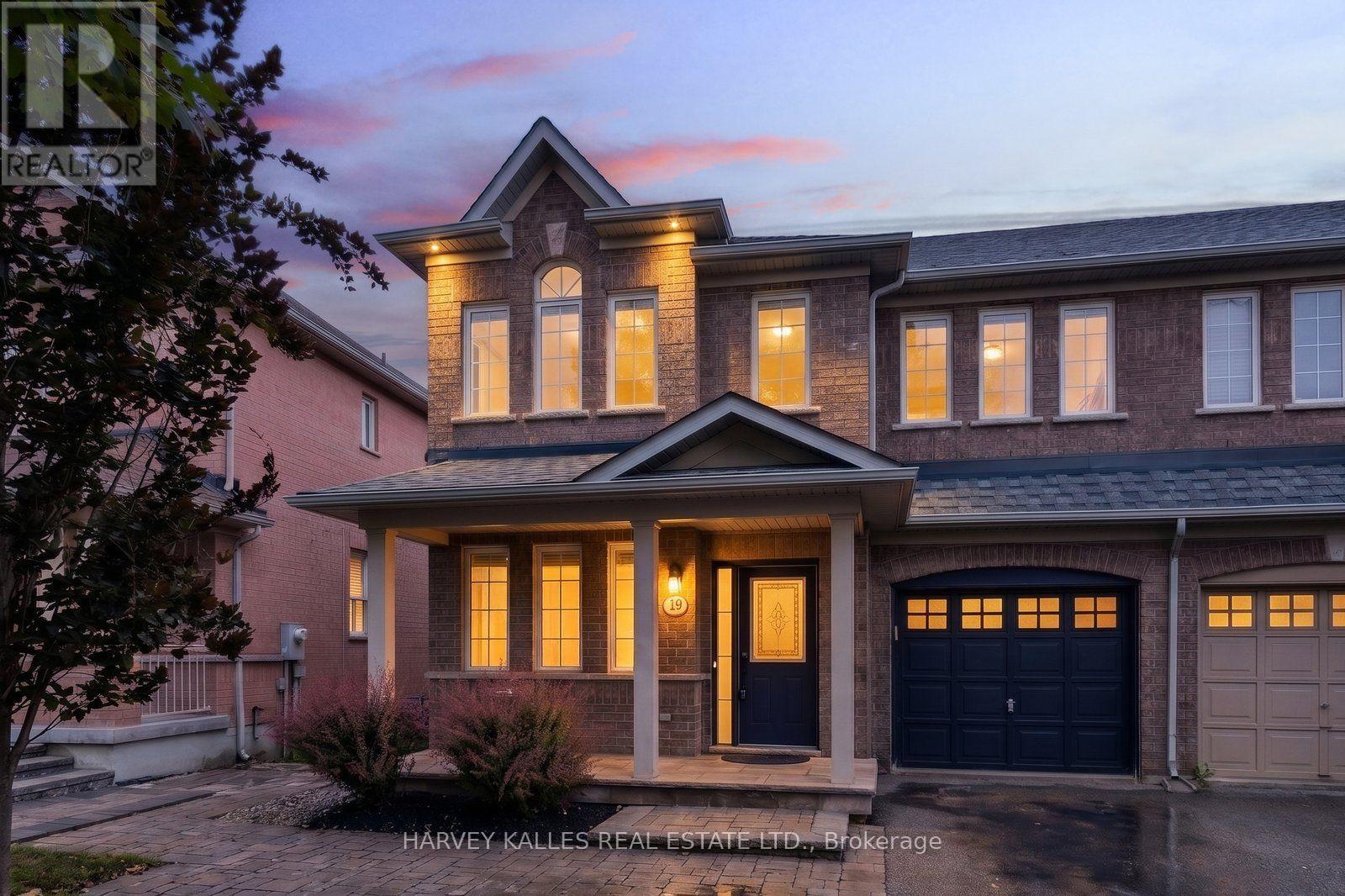 19 STARR CRESCENT, Aurora, Ontario