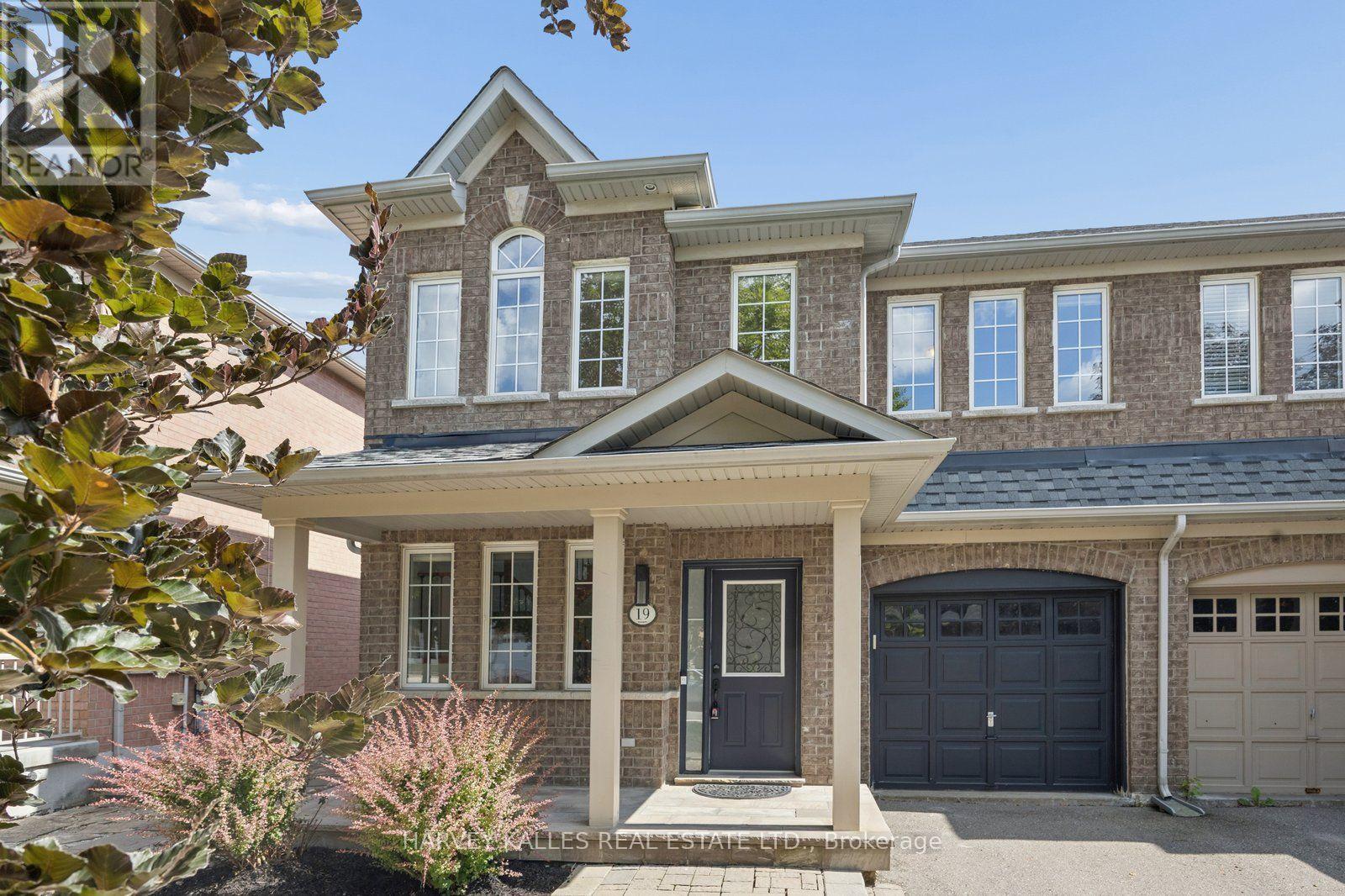 19 Starr Crescent, Aurora, Ontario L4G 7X4 - Photo 2 - N13557500