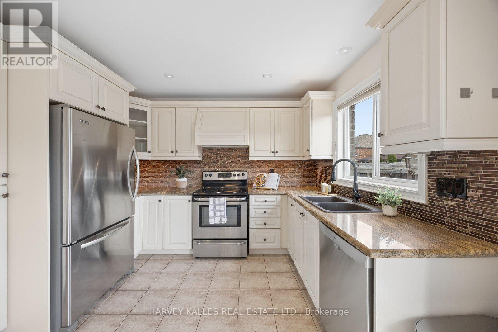 19 Starr Crescent, Aurora, Ontario L4G 7X4 - Photo 8 - N13557500