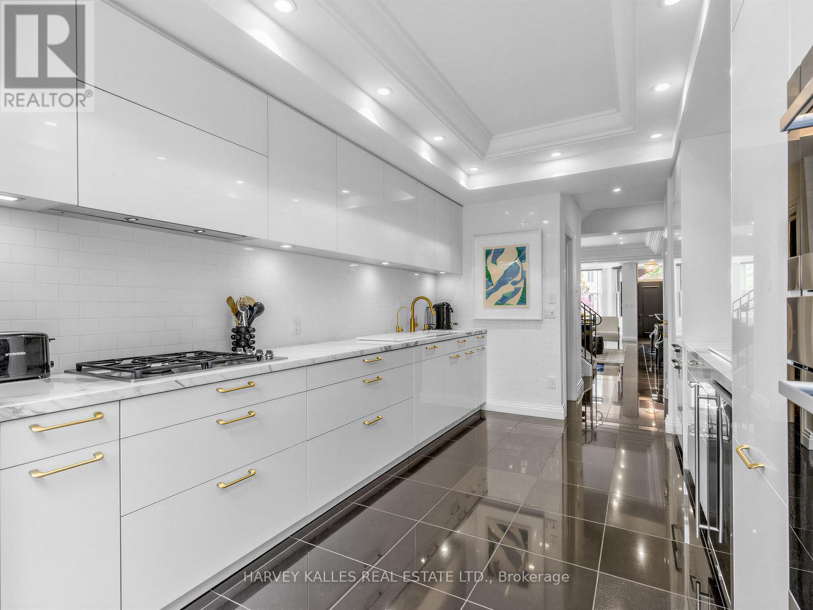 32 Bernard Avenue, Toronto, Ontario M5R 1R2 - Photo 10 - C13558946