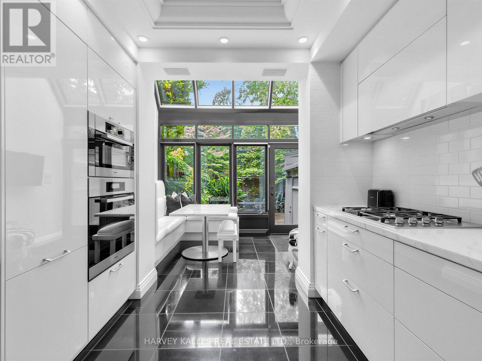 32 Bernard Avenue, Toronto, Ontario M5R 1R2 - Photo 11 - C13558946