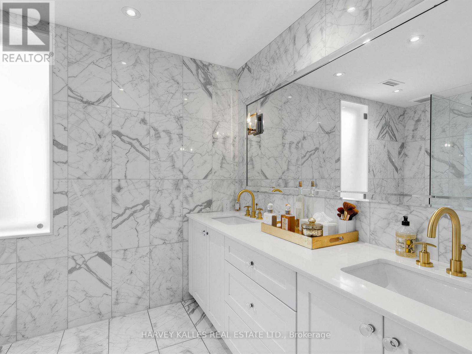32 Bernard Avenue, Toronto, Ontario M5R 1R2 - Photo 17 - C13558946