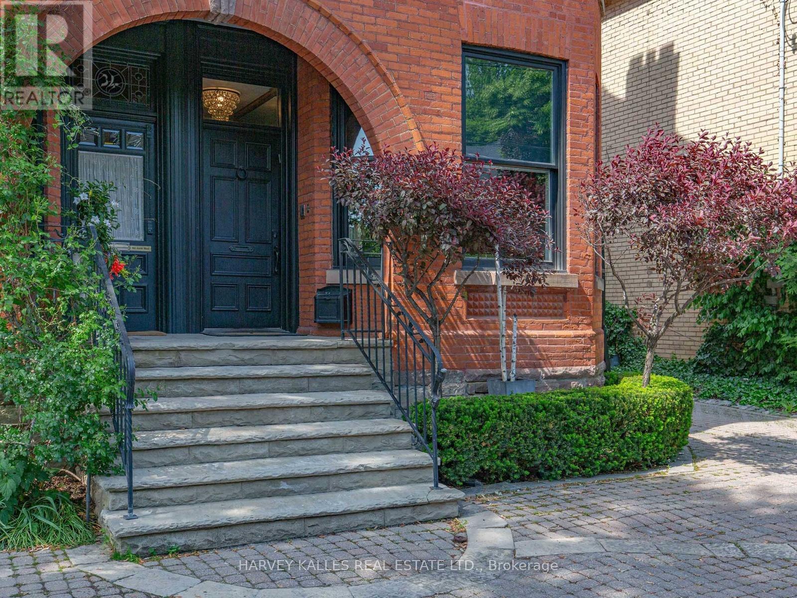 32 Bernard Avenue, Toronto, Ontario M5R 1R2 - Photo 2 - C13558946