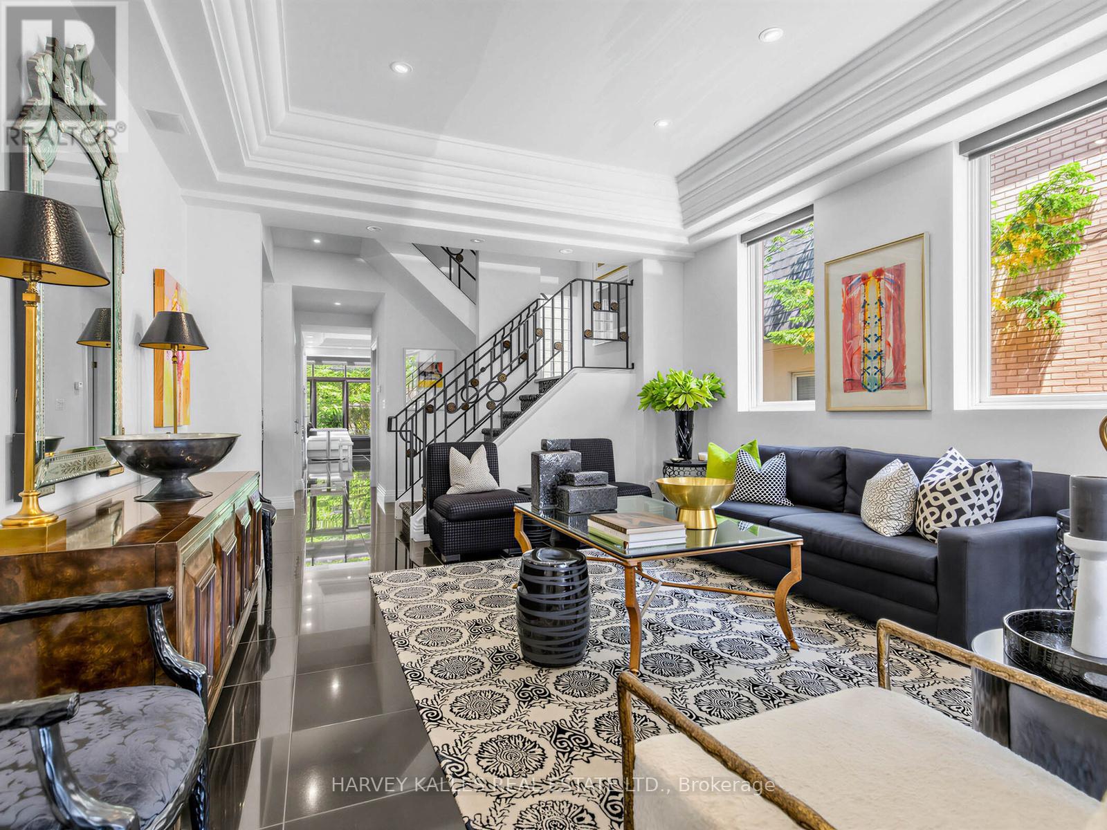 32 Bernard Avenue, Toronto, Ontario M5R 1R2 - Photo 4 - C13558946
