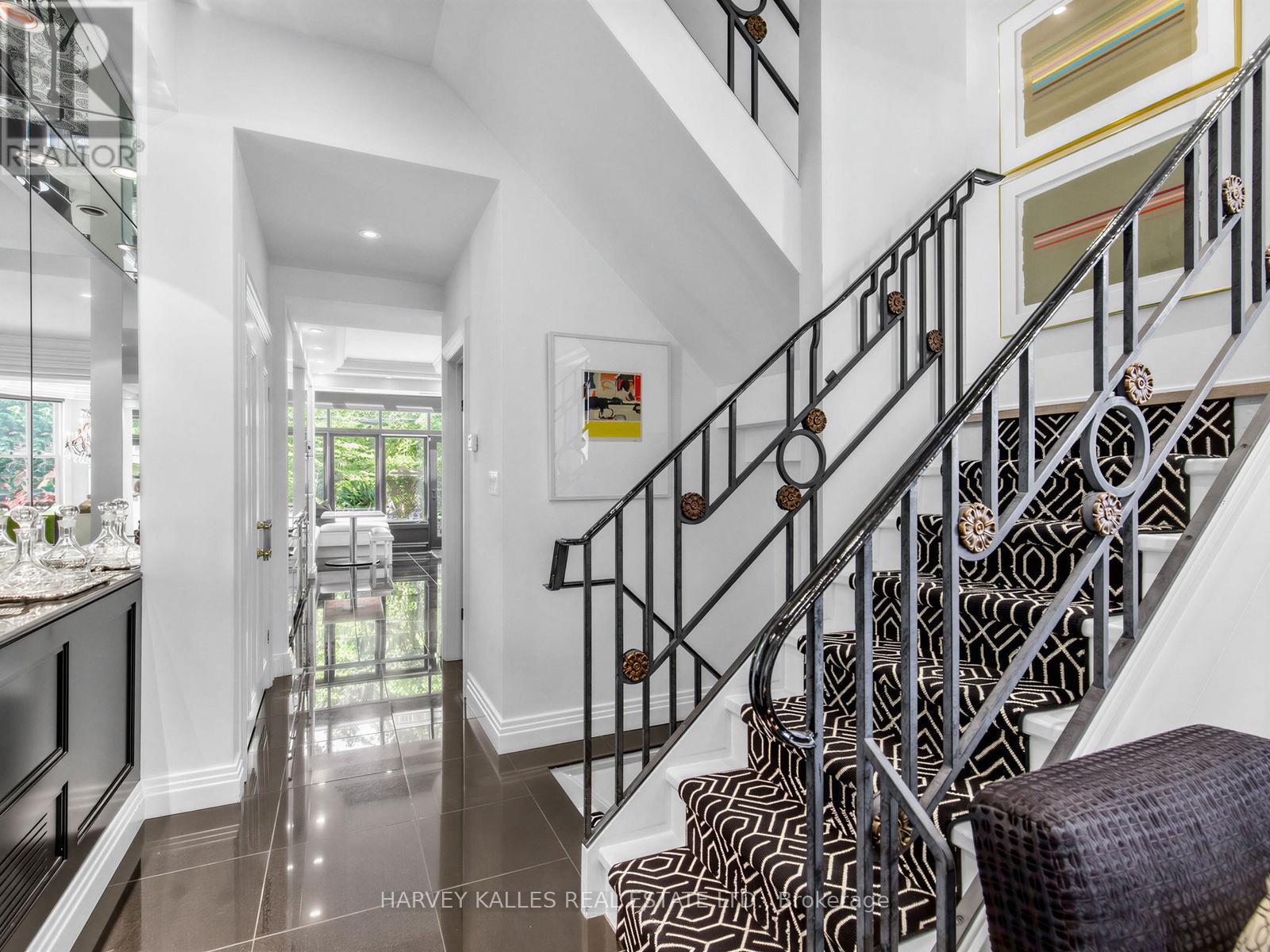 32 Bernard Avenue, Toronto, Ontario M5R 1R2 - Photo 8 - C13558946