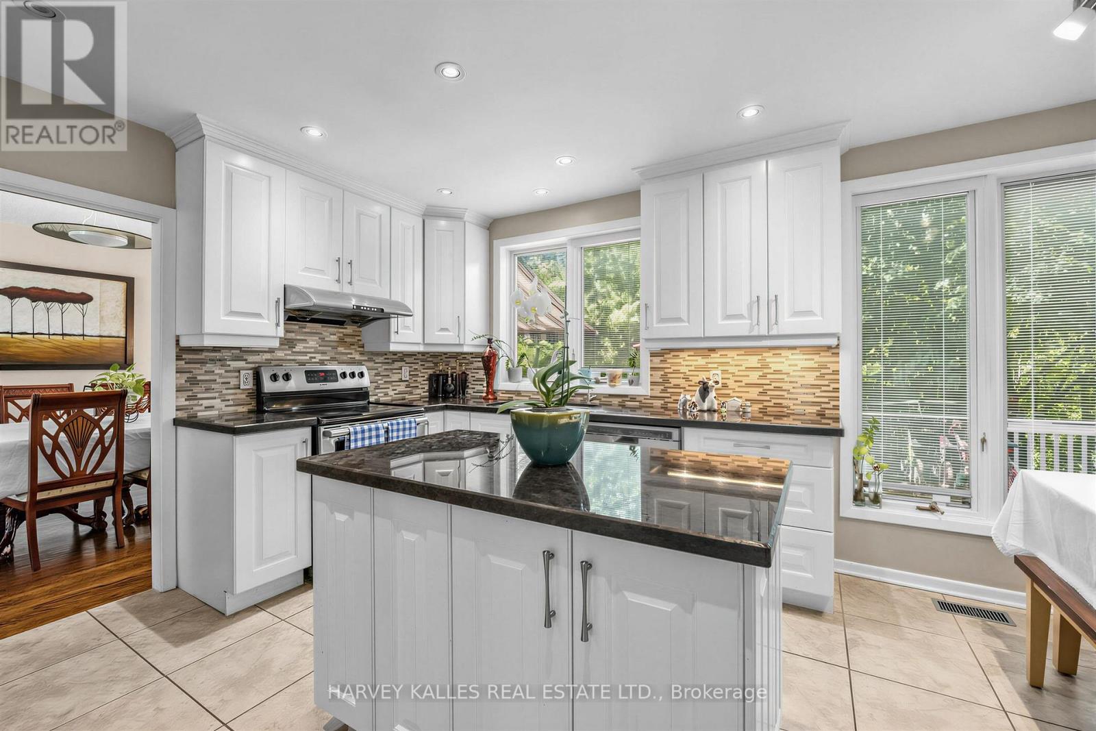 12 Longhope Place, Toronto, Ontario M2J 1Y2 - Photo 11 - C13561152