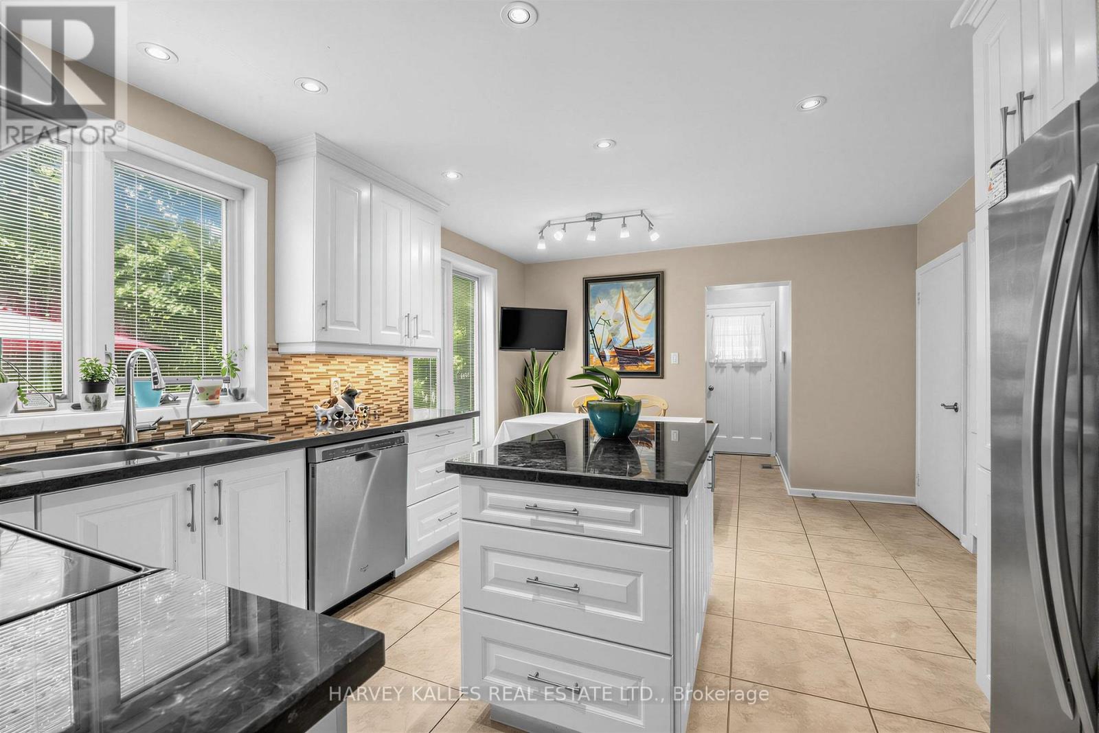 12 Longhope Place, Toronto, Ontario M2J 1Y2 - Photo 8 - C13561152