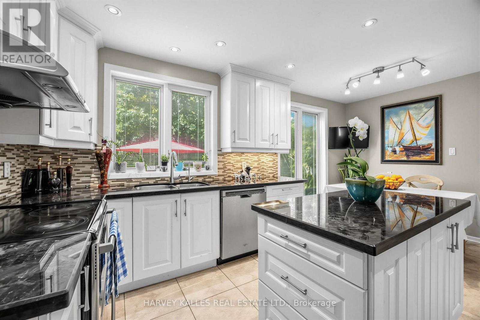 12 Longhope Place, Toronto, Ontario M2J 1Y2 - Photo 9 - C13561152