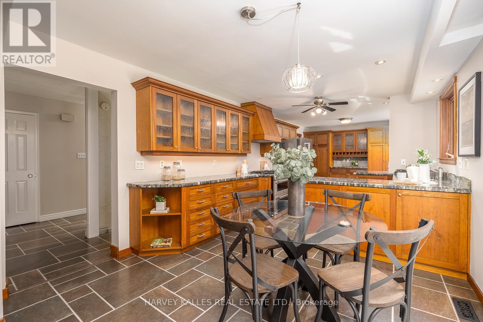1033 Fair Birch Drive, Mississauga, Ontario  L5H 1M4 - Photo 17 - W13565272