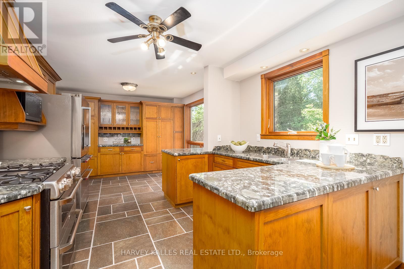 1033 Fair Birch Drive, Mississauga, Ontario  L5H 1M4 - Photo 18 - W13565272