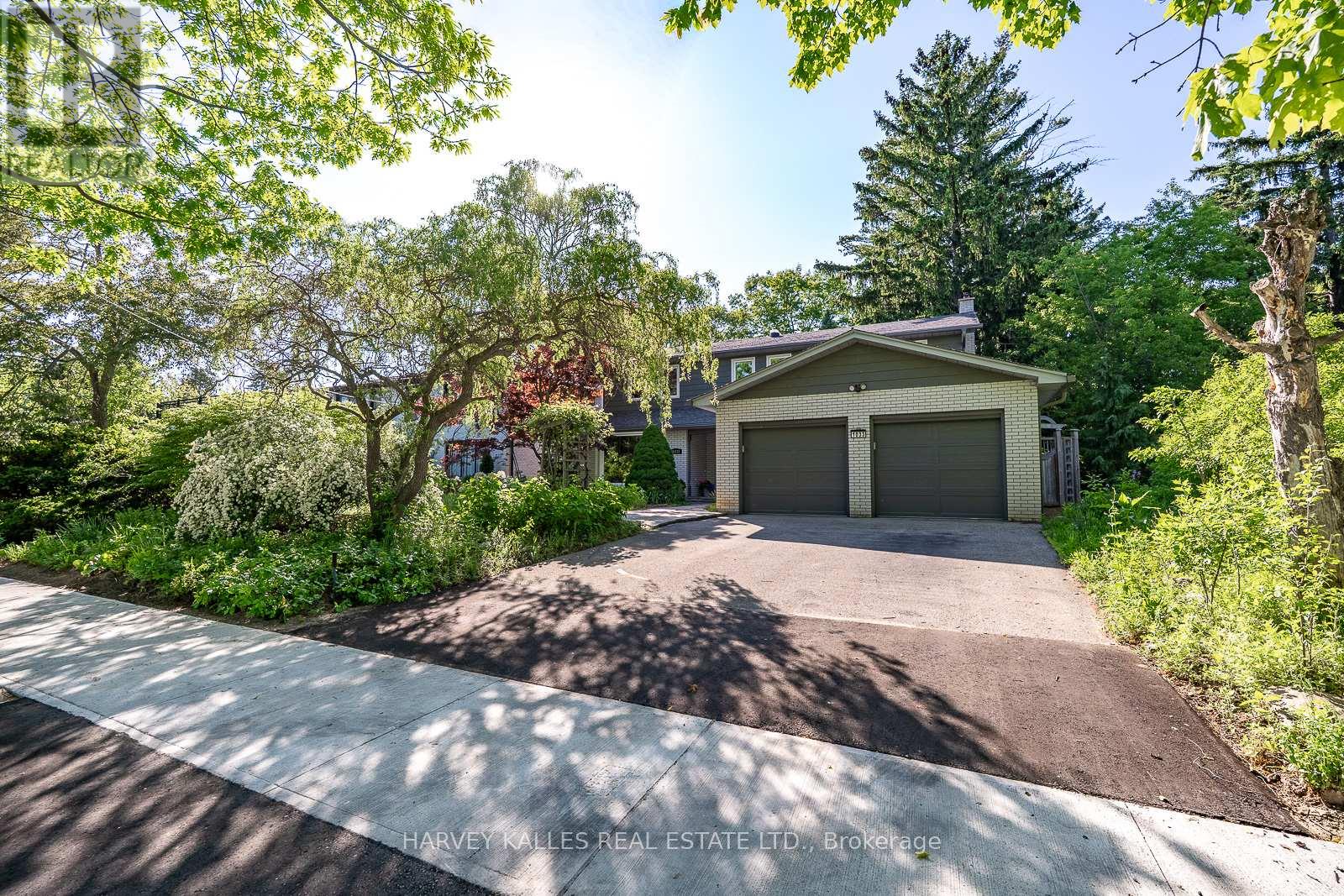 1033 Fair Birch Drive, Mississauga, Ontario  L5H 1M4 - Photo 2 - W13565272