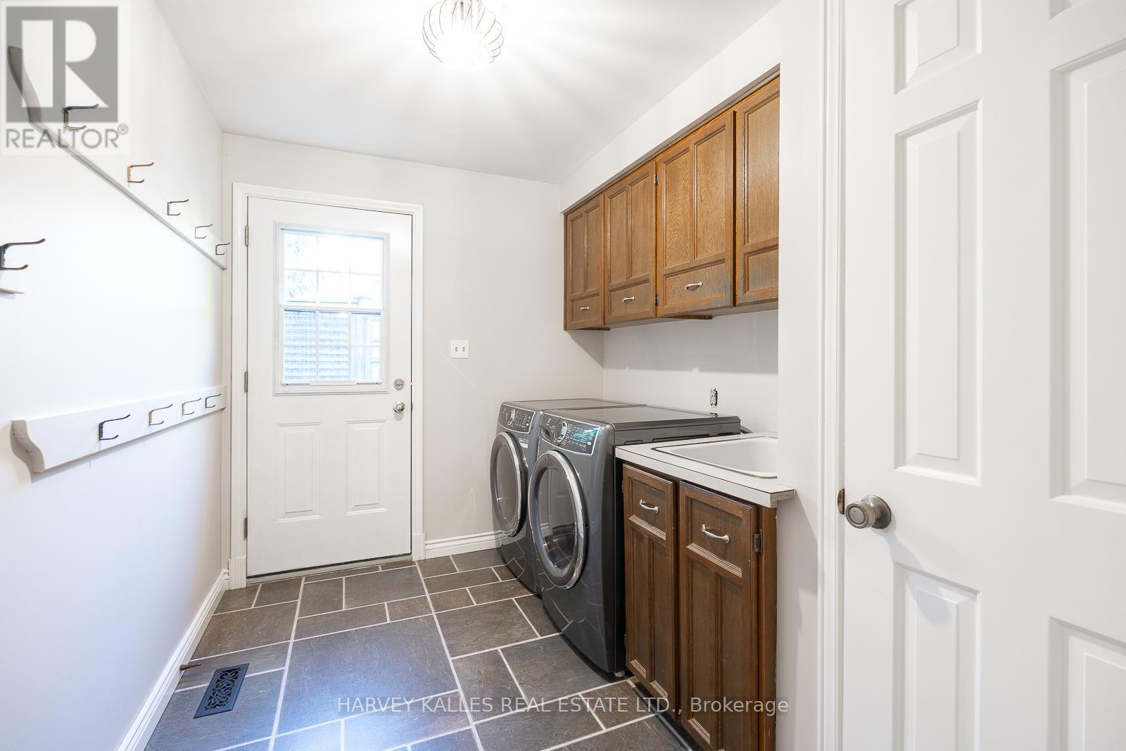 1033 Fair Birch Drive, Mississauga, Ontario  L5H 1M4 - Photo 20 - W13565272