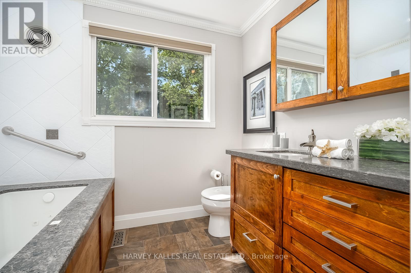 1033 Fair Birch Drive, Mississauga, Ontario  L5H 1M4 - Photo 27 - W13565272