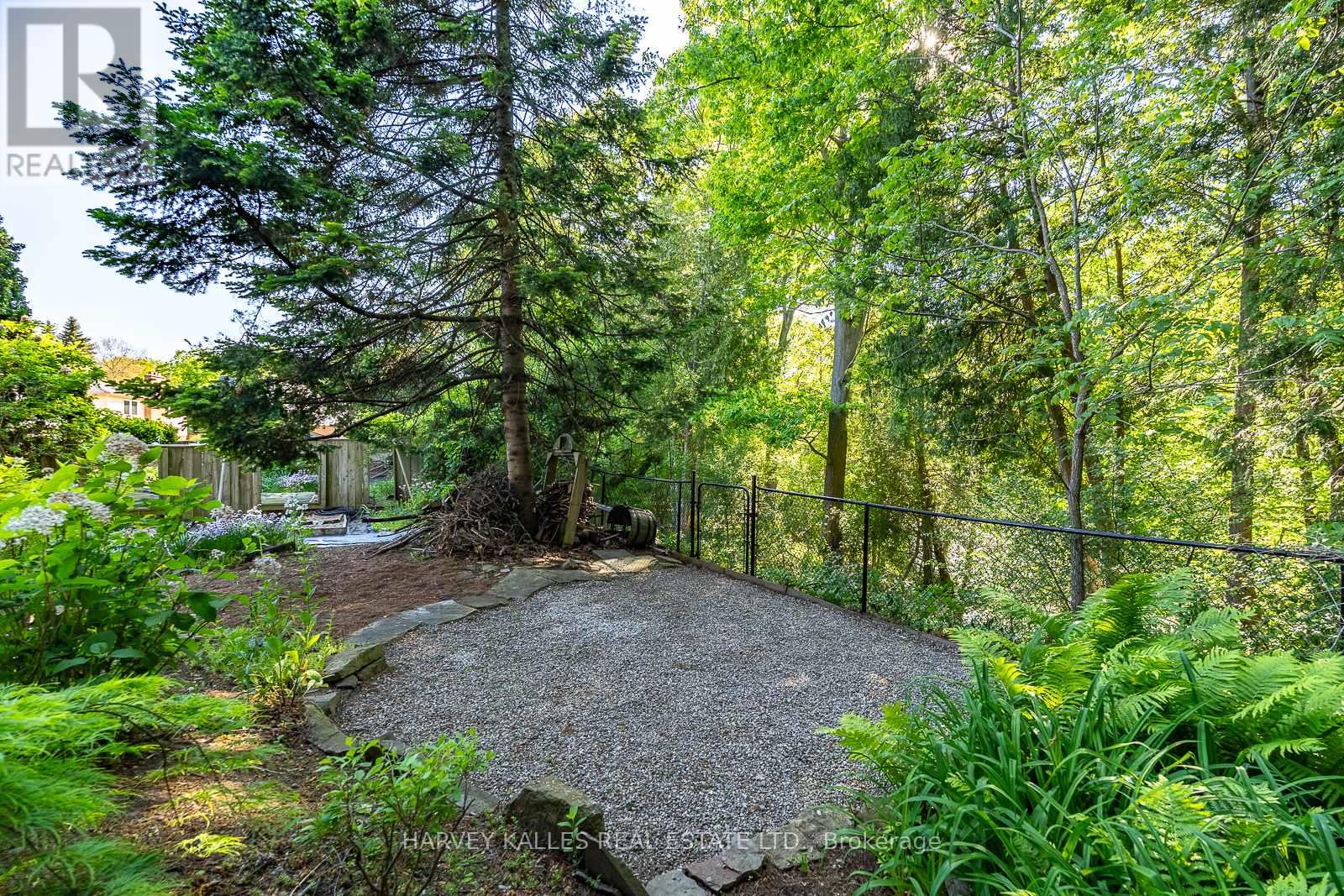 1033 Fair Birch Drive, Mississauga, Ontario  L5H 1M4 - Photo 42 - W13565272