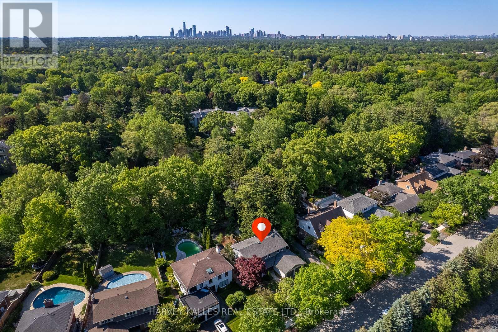 1033 Fair Birch Drive, Mississauga, Ontario  L5H 1M4 - Photo 5 - W13565272
