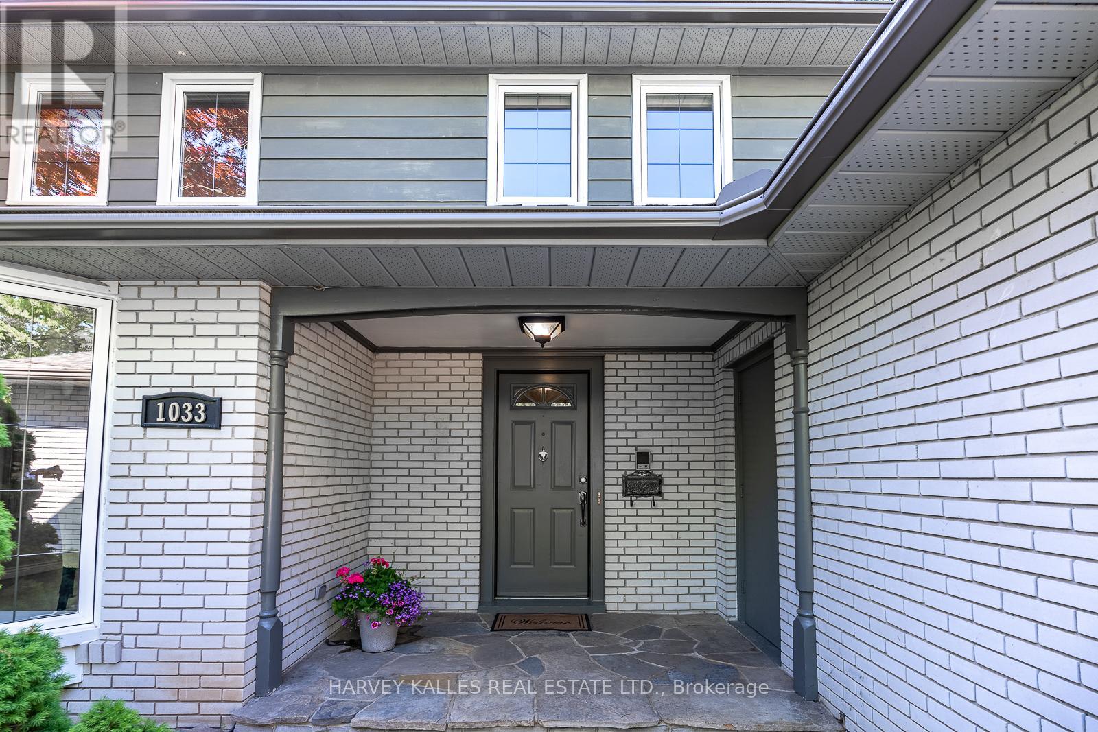 1033 Fair Birch Drive, Mississauga, Ontario  L5H 1M4 - Photo 8 - W13565272