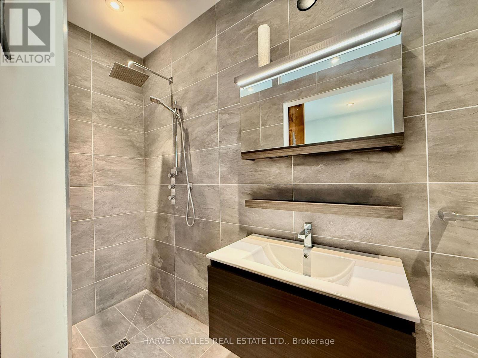 819 Dundas Street W, Toronto, Ontario M6J 1V4 - Photo 31 - C13565556