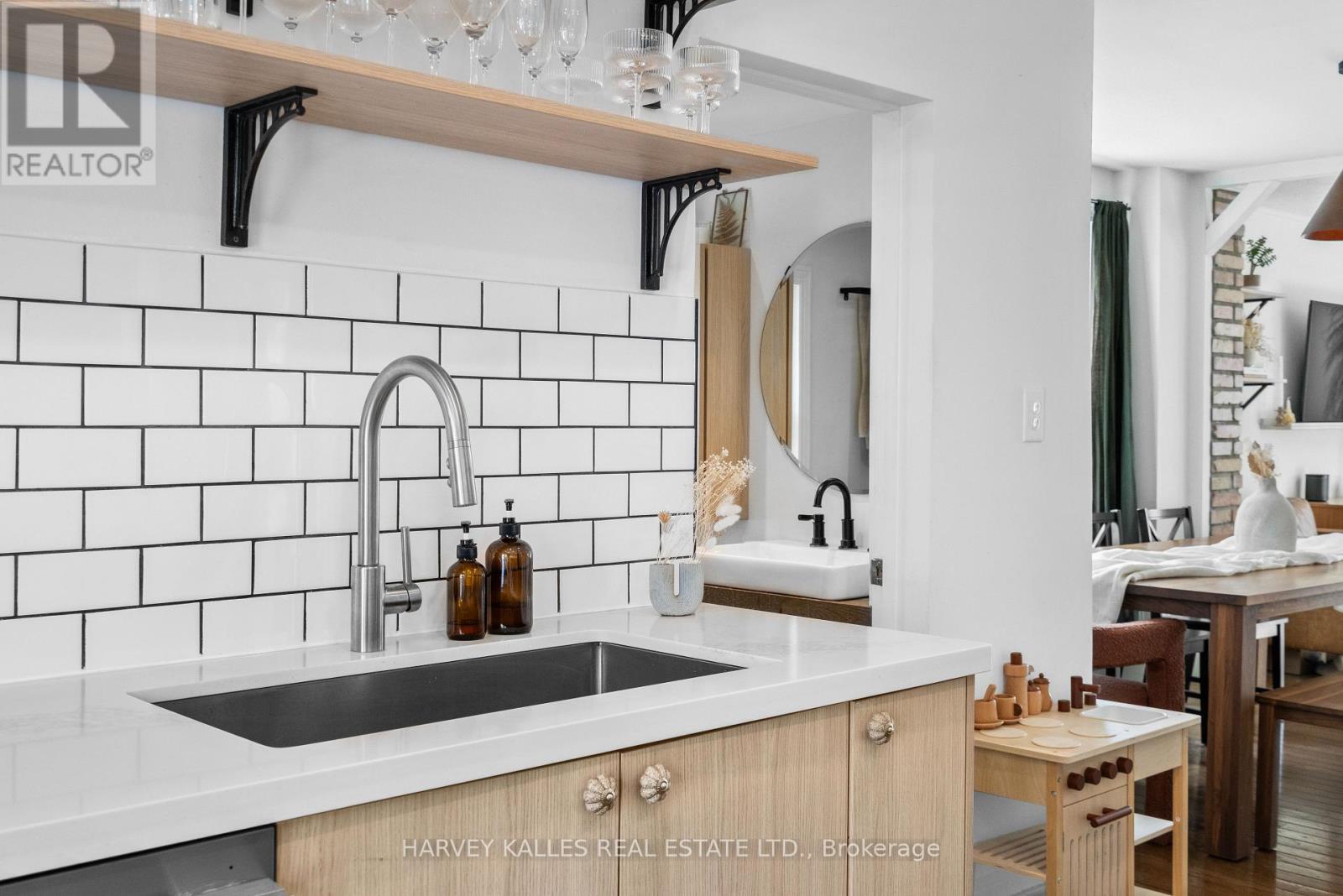 14 Manitoba Street, Toronto, Ontario M8Y 1C7 - Photo 19 - W13565520