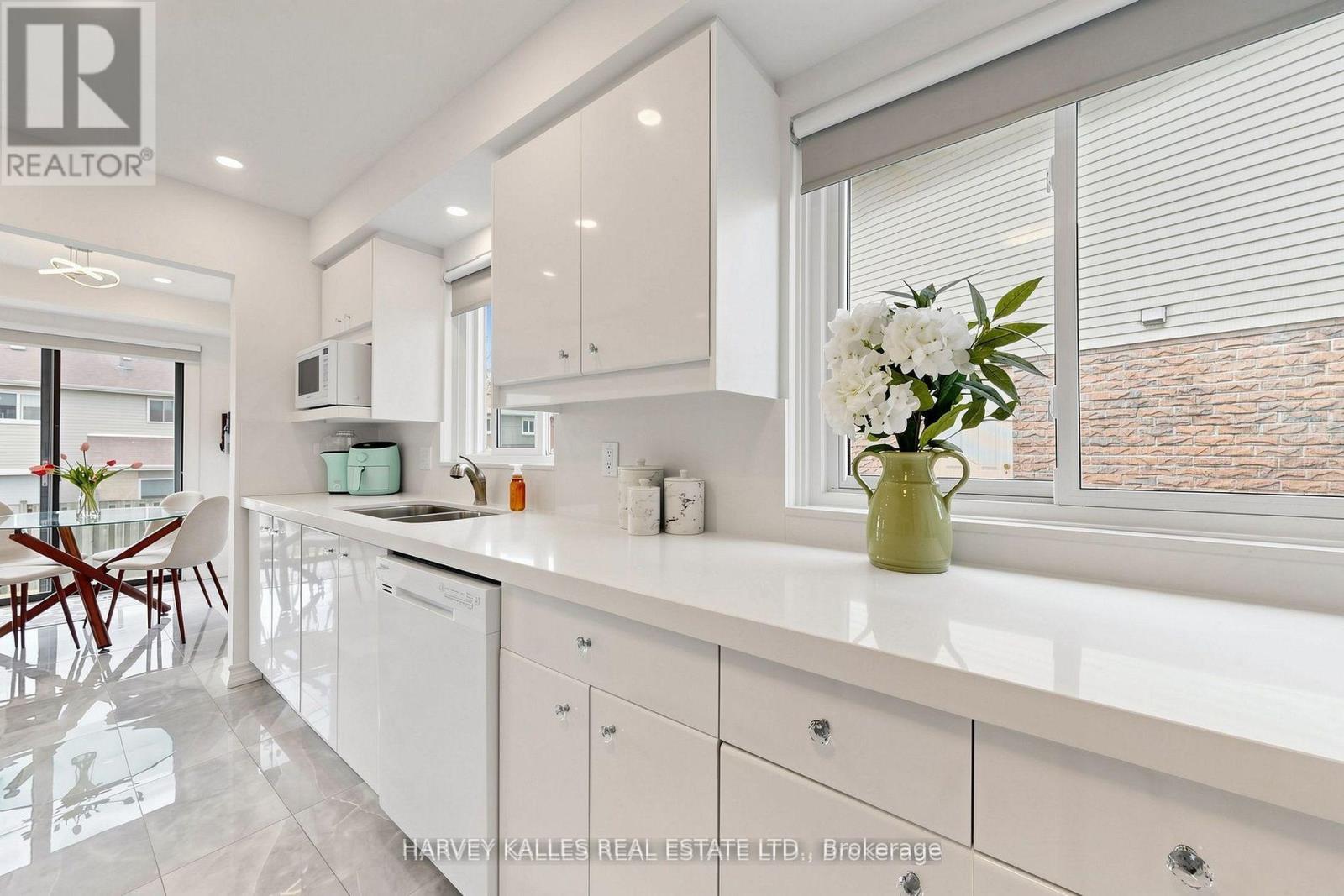 197 Lisa Crescent, Vaughan, Ontario  L4J 2N2 - Photo 7 - N13566382