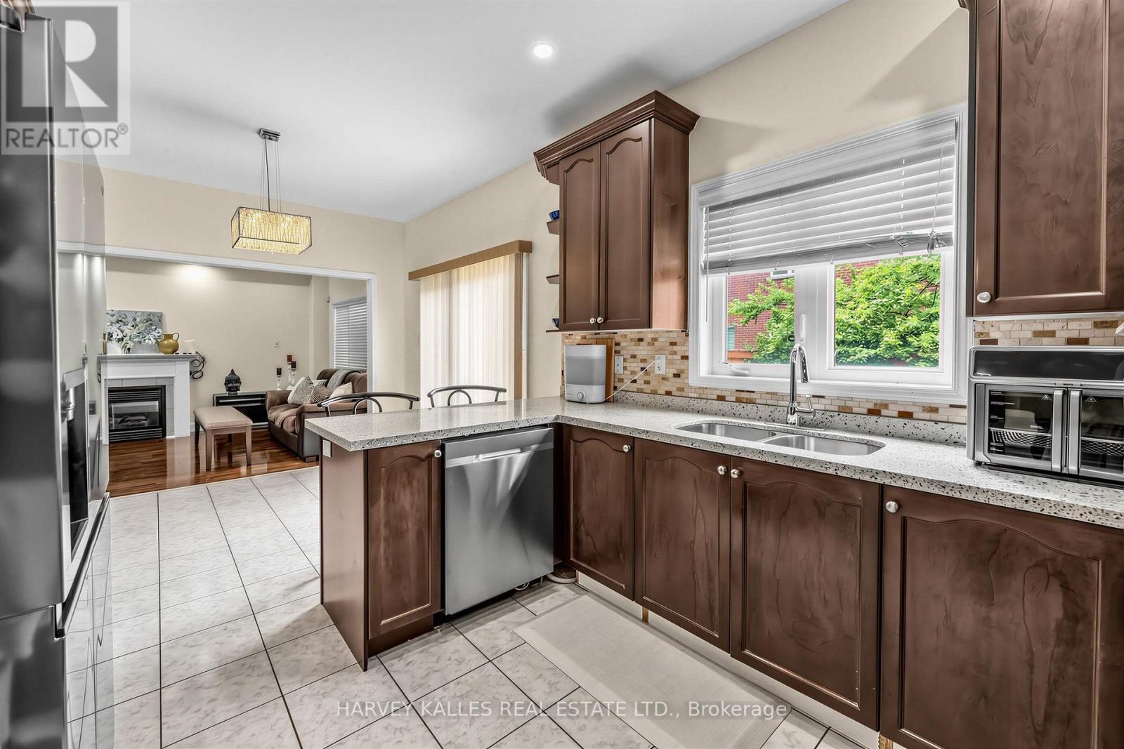 12 Tidewater Road, Brampton, Ontario L6P 2M5 - Photo 9 - W13566872