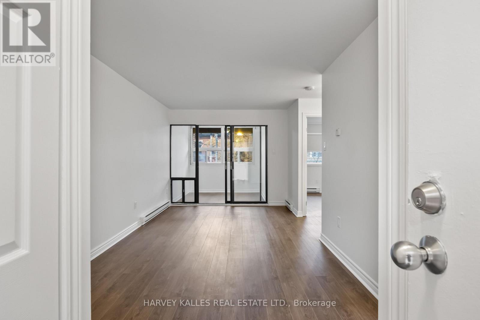 10 - 353 QUEEN STREET, Toronto, Ontario