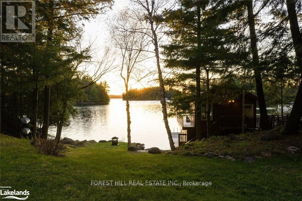 1004 Old Township Road, Muskoka Lakes, Ontario  P0B 1J0 - Photo 2 - X13569224