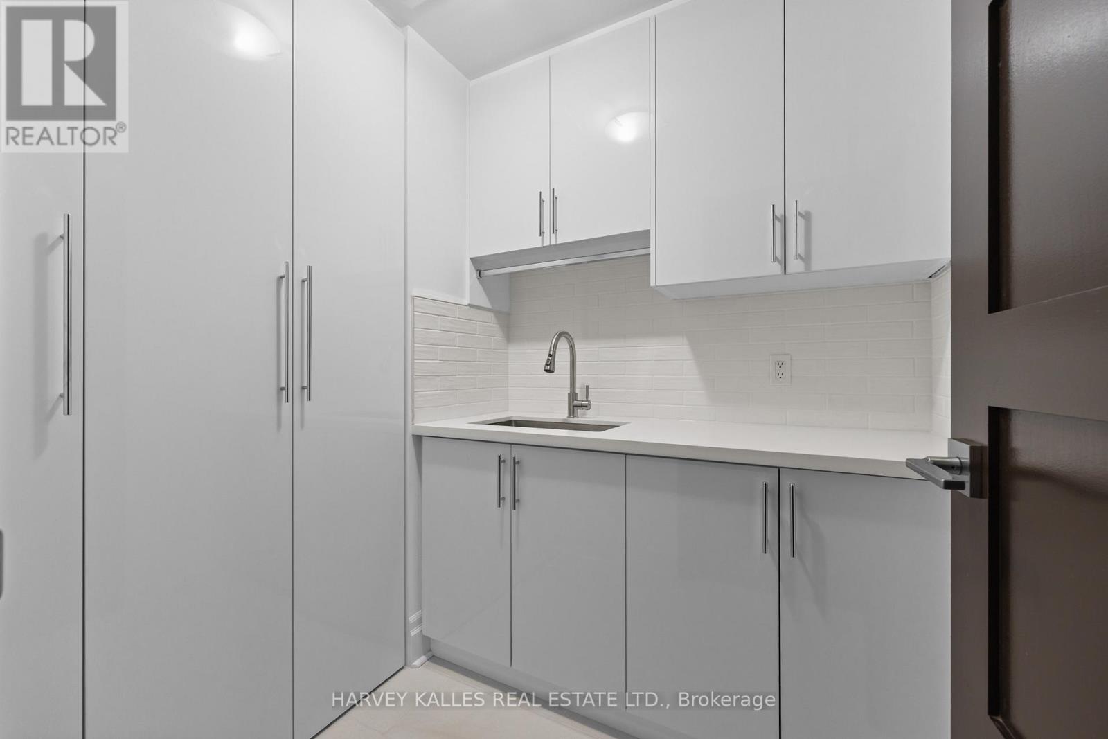 2701 - 300 Bloor Street E, Toronto, Ontario  M4W 3Y2 - Photo 35 - C13570754