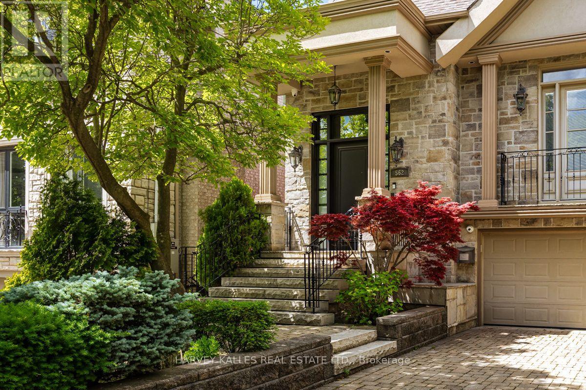 562 Bedford Park Avenue, Toronto, Ontario  M5M 1K3 - Photo 3 - C13570776