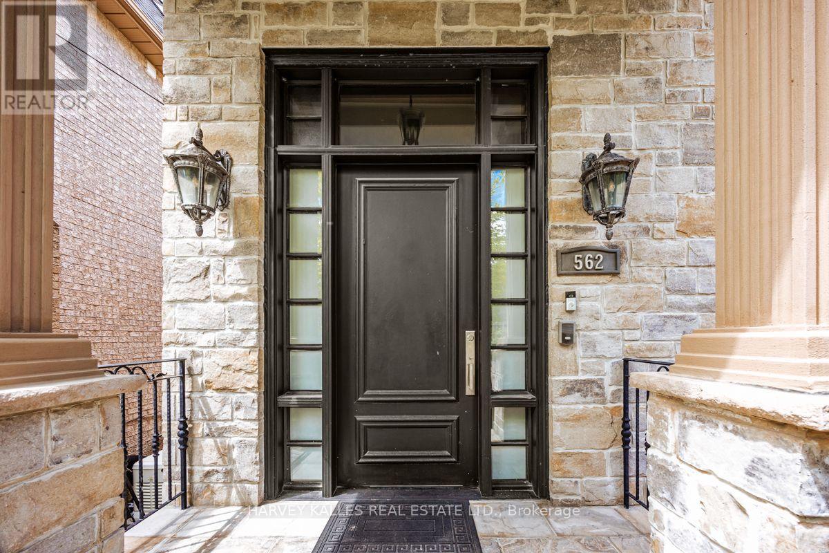 562 Bedford Park Avenue, Toronto, Ontario  M5M 1K3 - Photo 4 - C13570776