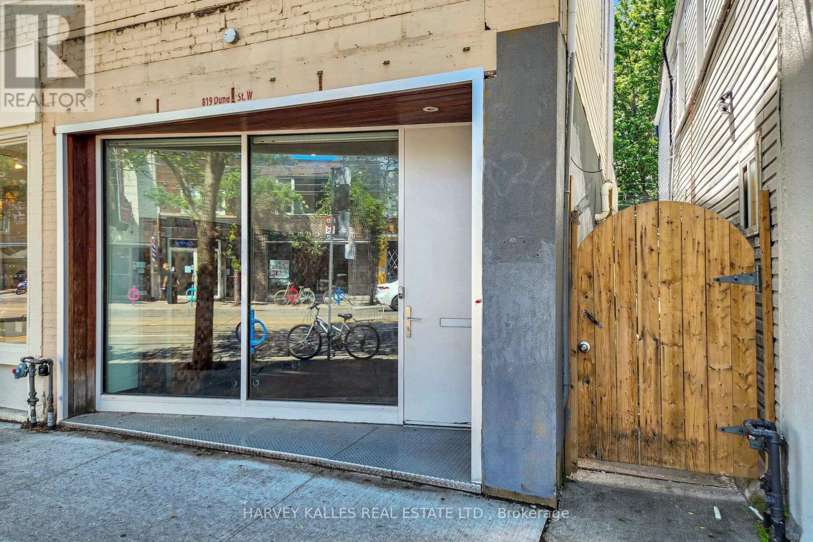 819 Dundas Street W, Toronto, Ontario  M6J 1V4 - Photo 2 - C13571922