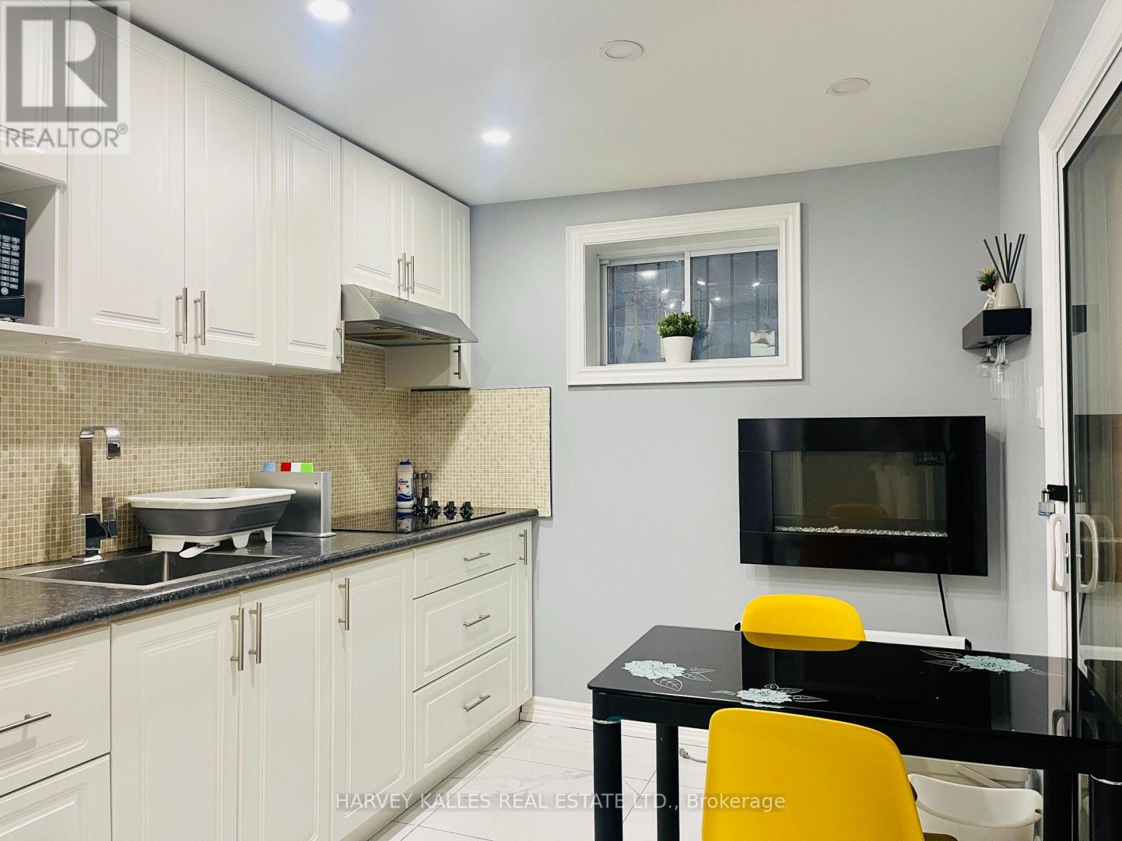 Lower - 1538 Davenport Road, Toronto, Ontario M6H 2J1 - Photo 6 - W13578550