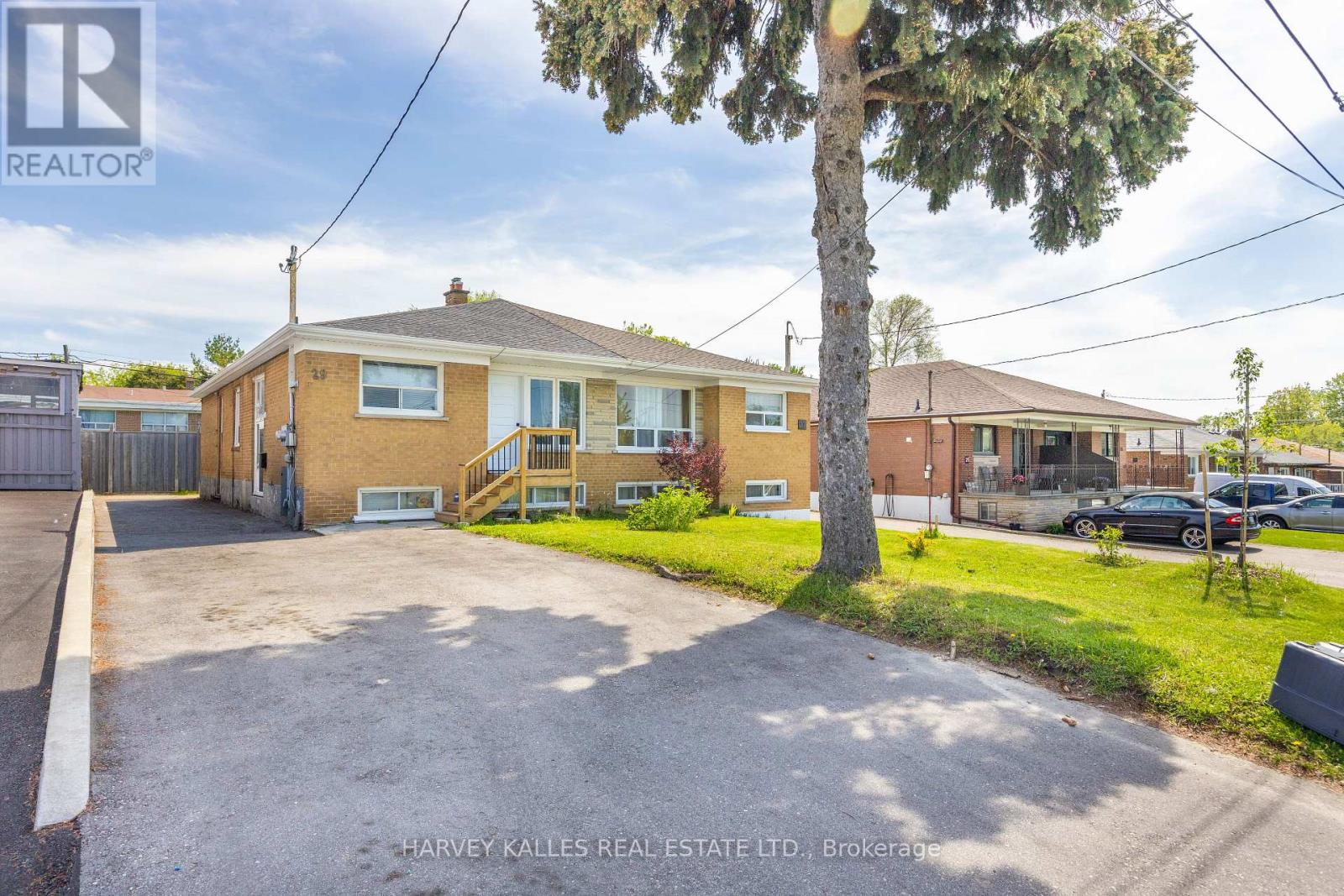 29 Giltspur Drive, Toronto, Ontario M3L 1M4 - Photo 2 - W13578886