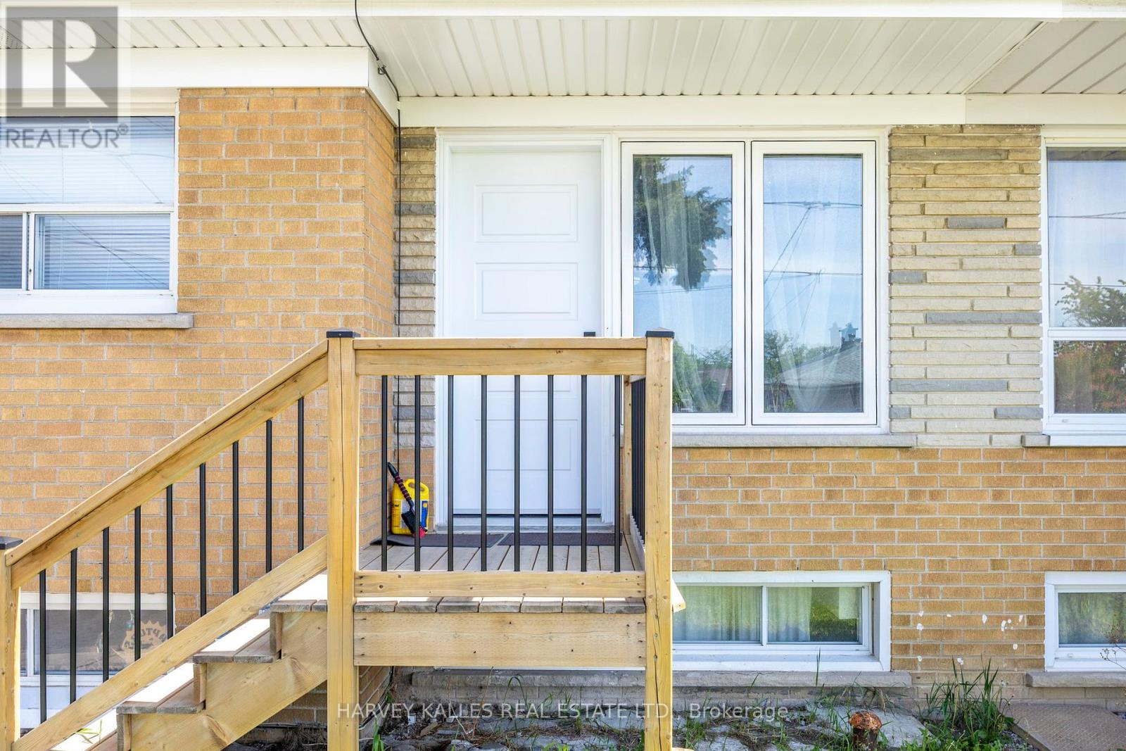 29 Giltspur Drive, Toronto, Ontario M3L 1M4 - Photo 3 - W13578886