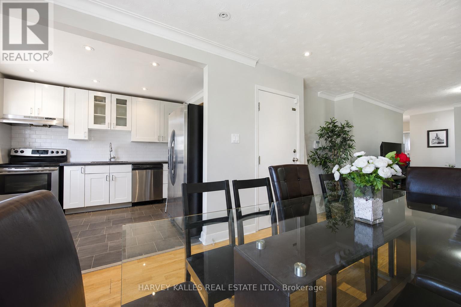 29 Giltspur Drive, Toronto, Ontario M3L 1M4 - Photo 6 - W13578886
