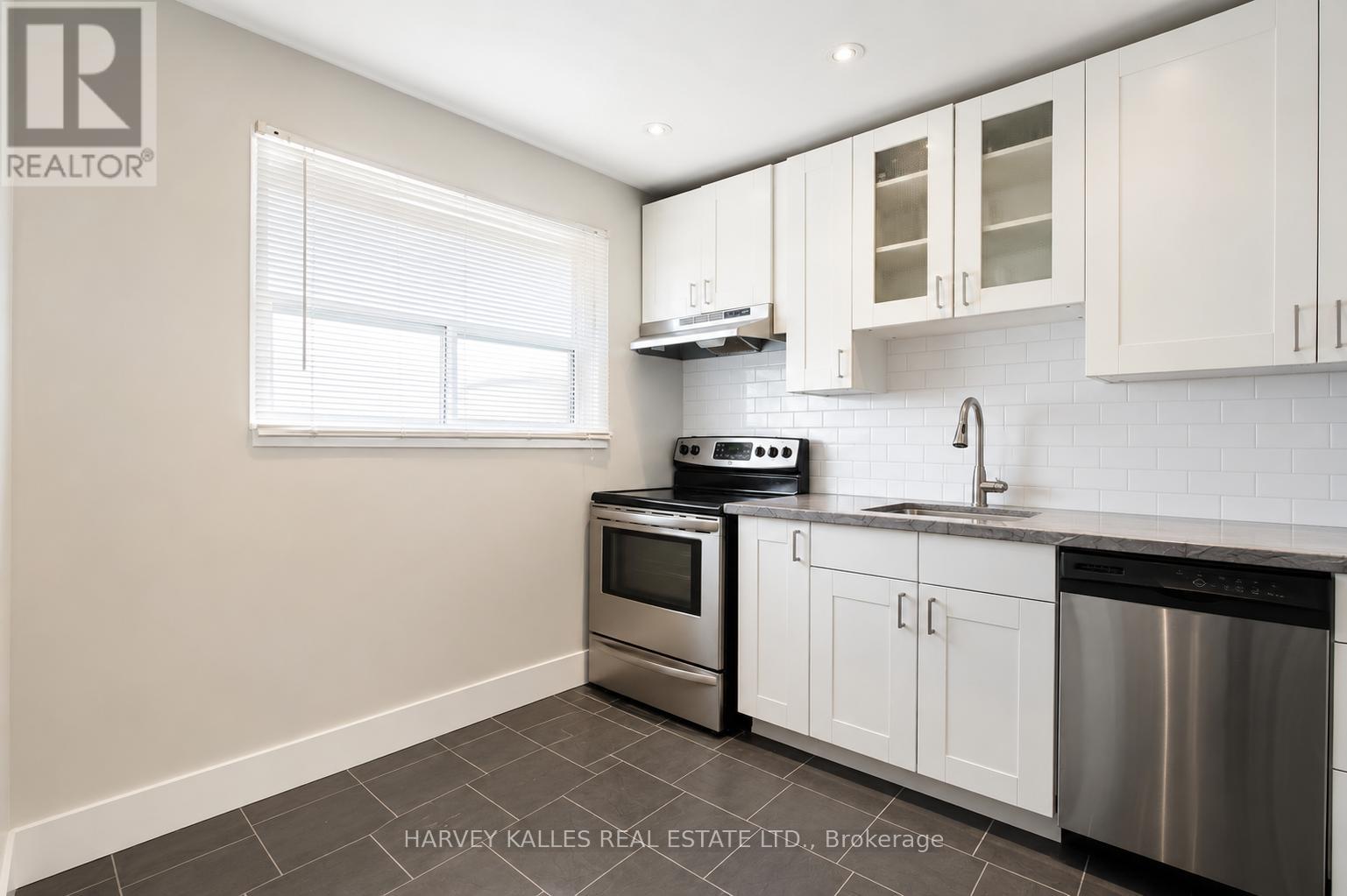 29 Giltspur Drive, Toronto, Ontario M3L 1M4 - Photo 7 - W13578886