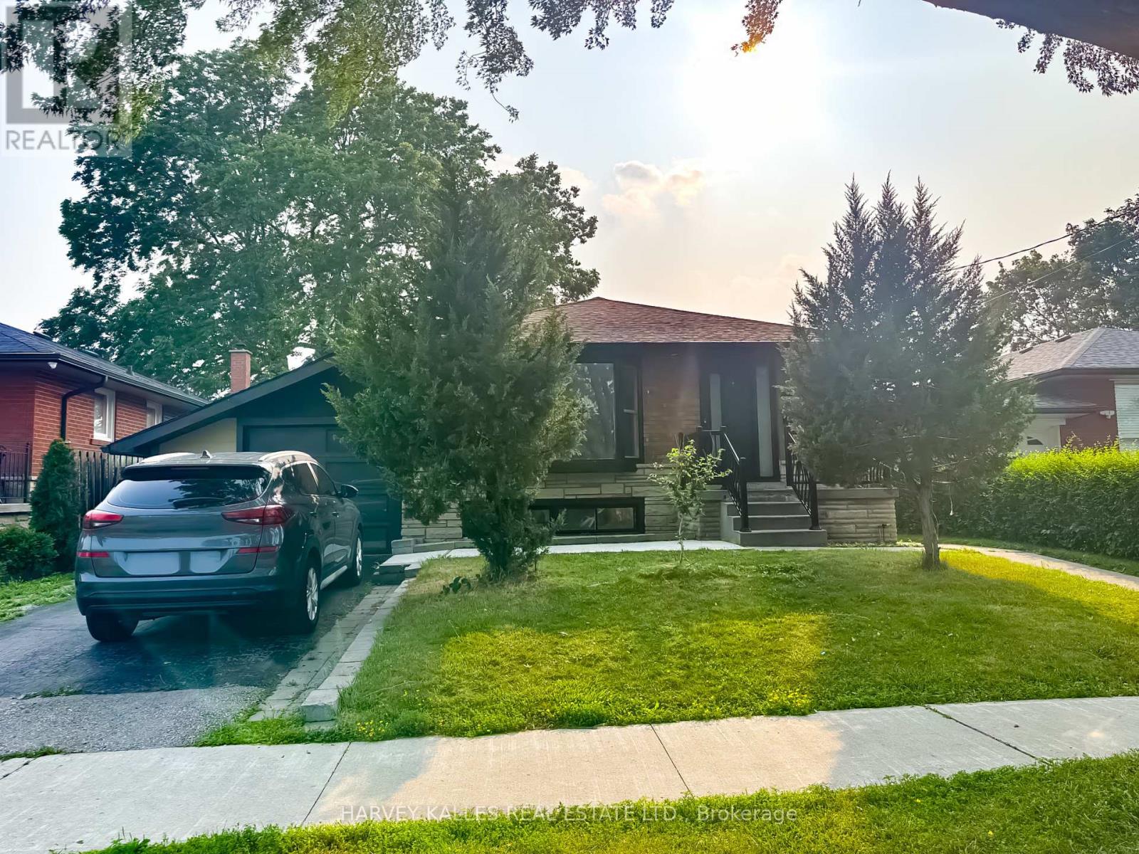 56 MARCOS BOULEVARD, Toronto, Ontario