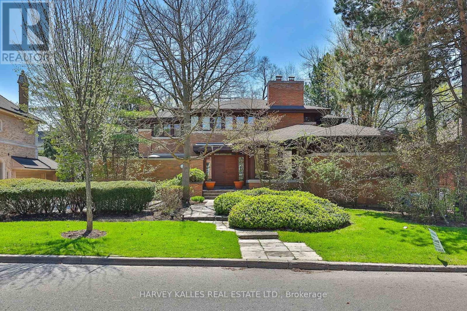 223 HILLHURST BOULEVARD, Toronto, Ontario