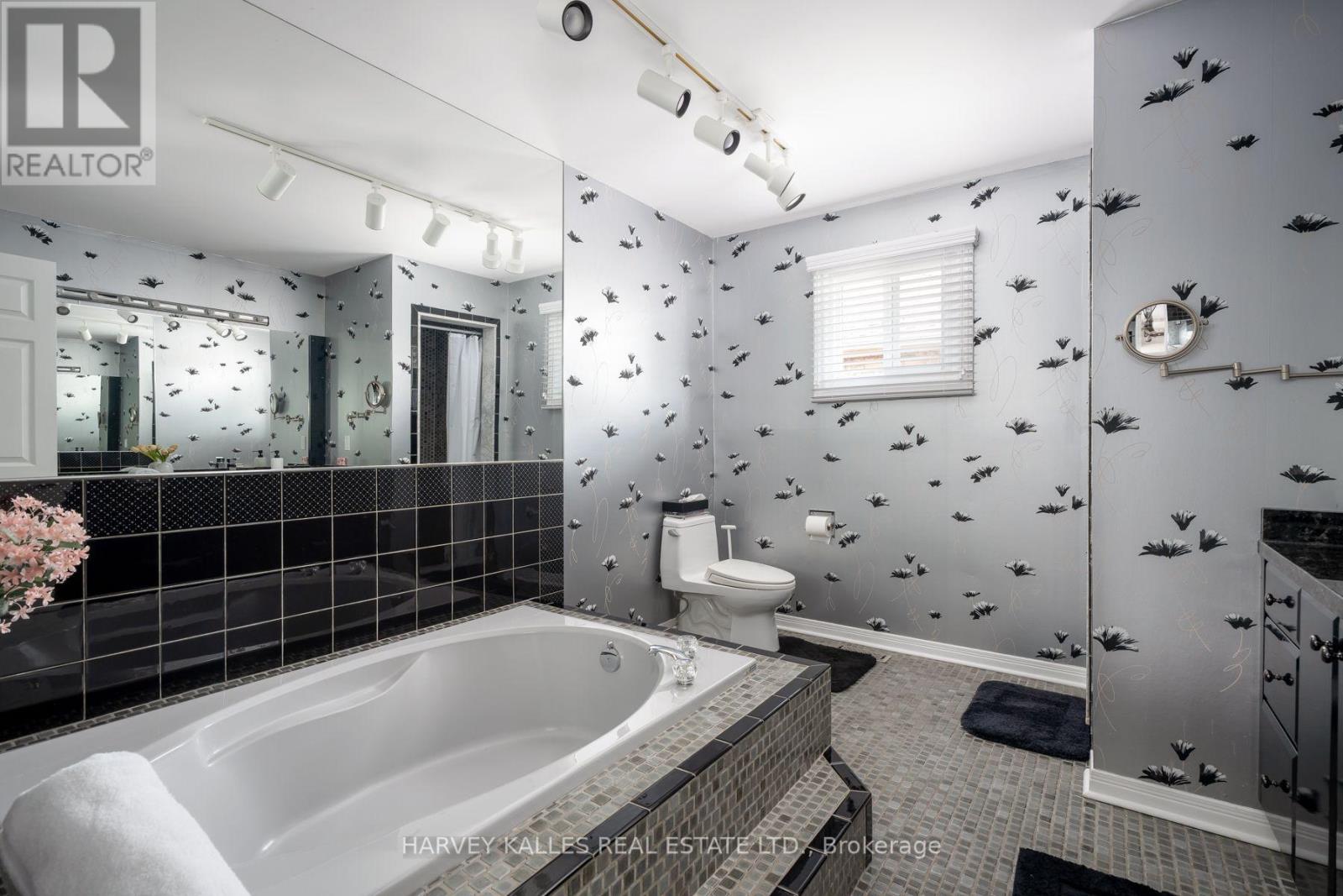 17 Peterborough Avenue, Markham, Ontario L3T 7B7 - Photo 27 - N13583262