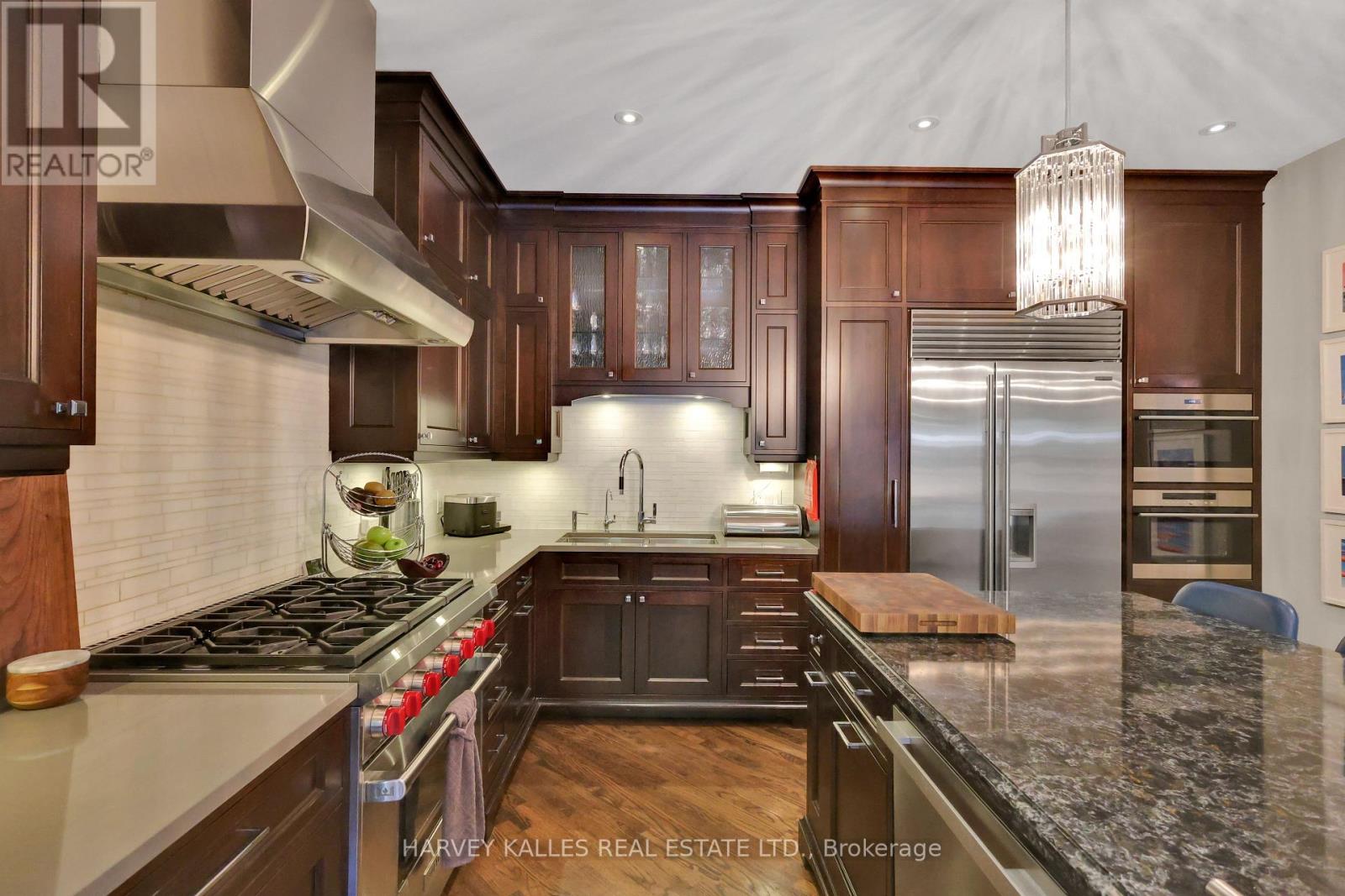 254 Yonge Boulevard, Toronto, Ontario M5M 3J3 - Photo 17 - C13584852