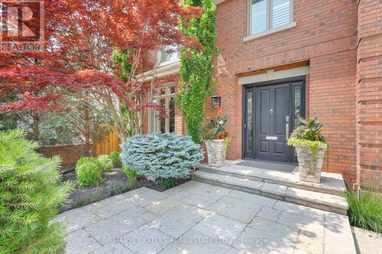 254 Yonge Boulevard, Toronto, Ontario M5M 3J3 - Photo 2 - C13584852