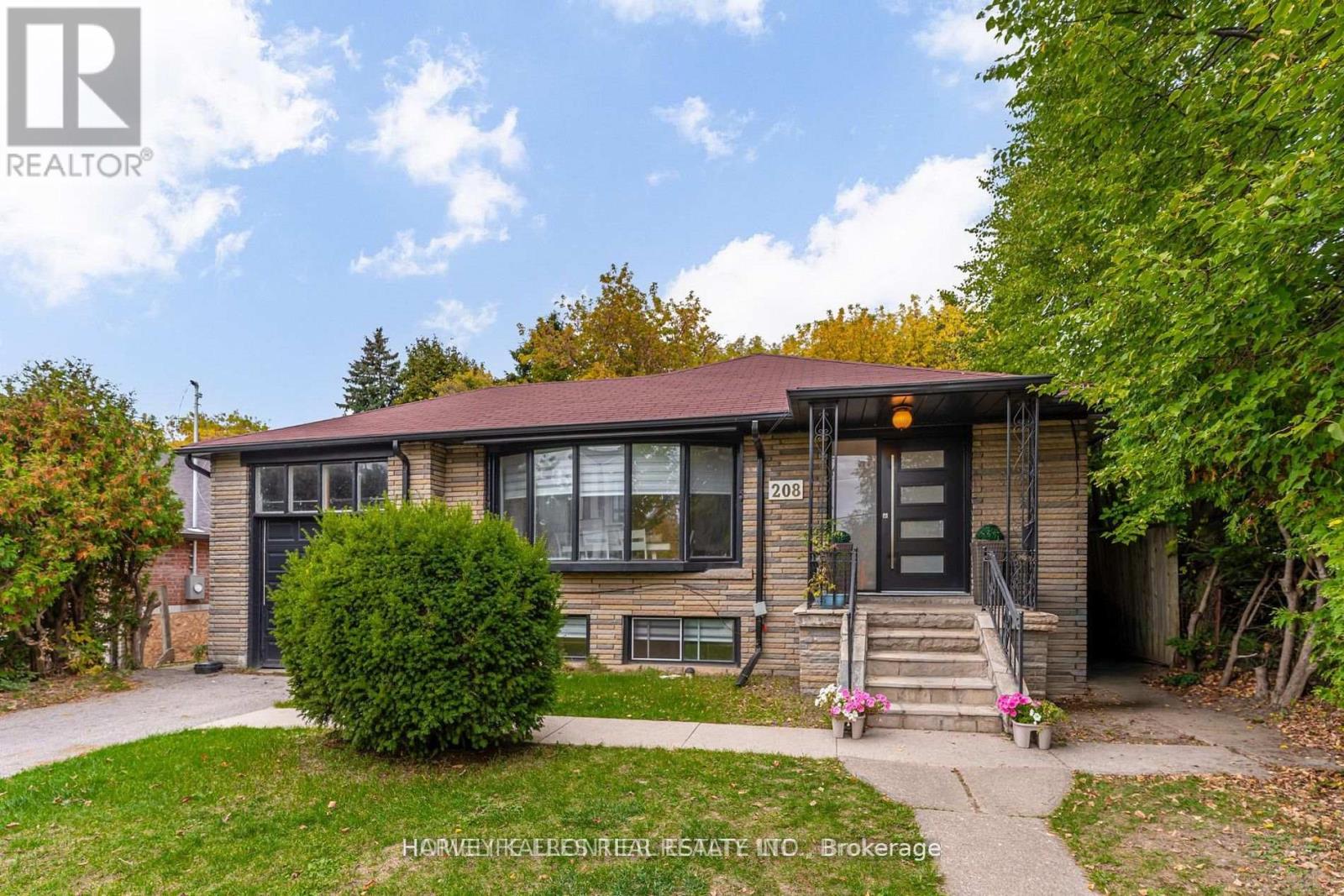 208 BETTY ANN DRIVE, Toronto, Ontario