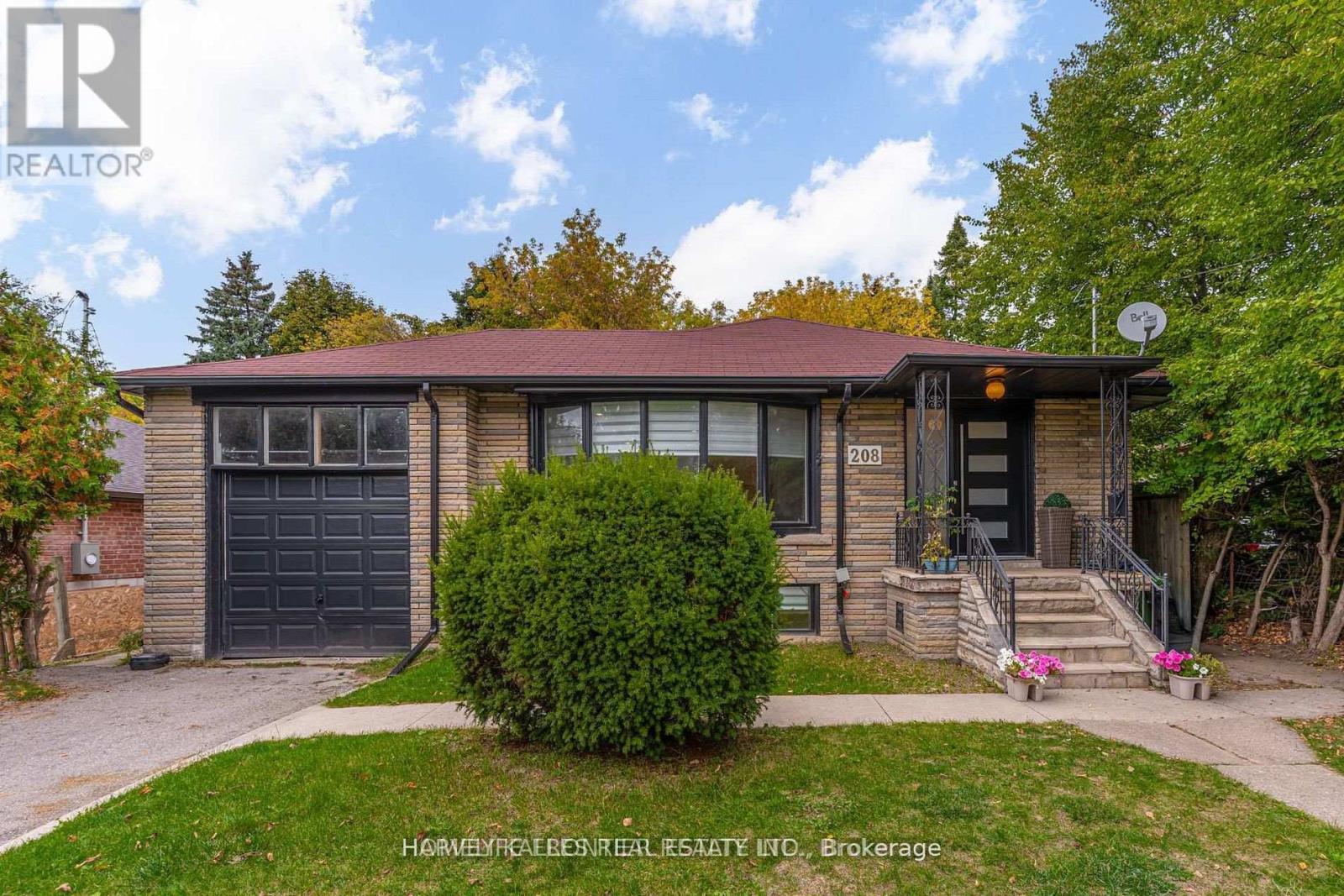208 Betty Ann Drive, Toronto, Ontario M2R 1A7 - Photo 2 - C13586946